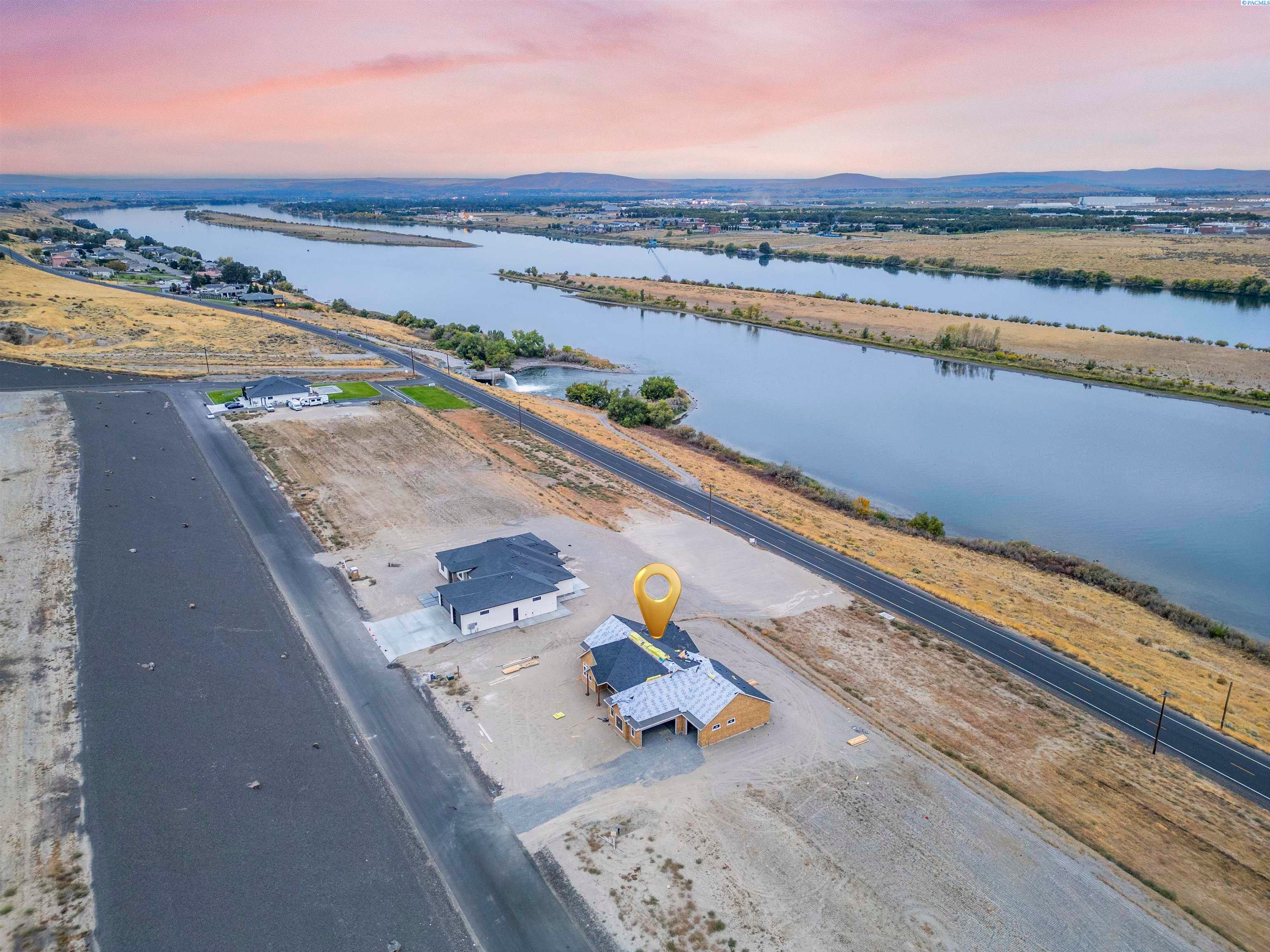 Pasco, Washington, 99301, United States, 4 Bedrooms Bedrooms, ,2 BathroomsBathrooms,Residential,For Sale,1978072