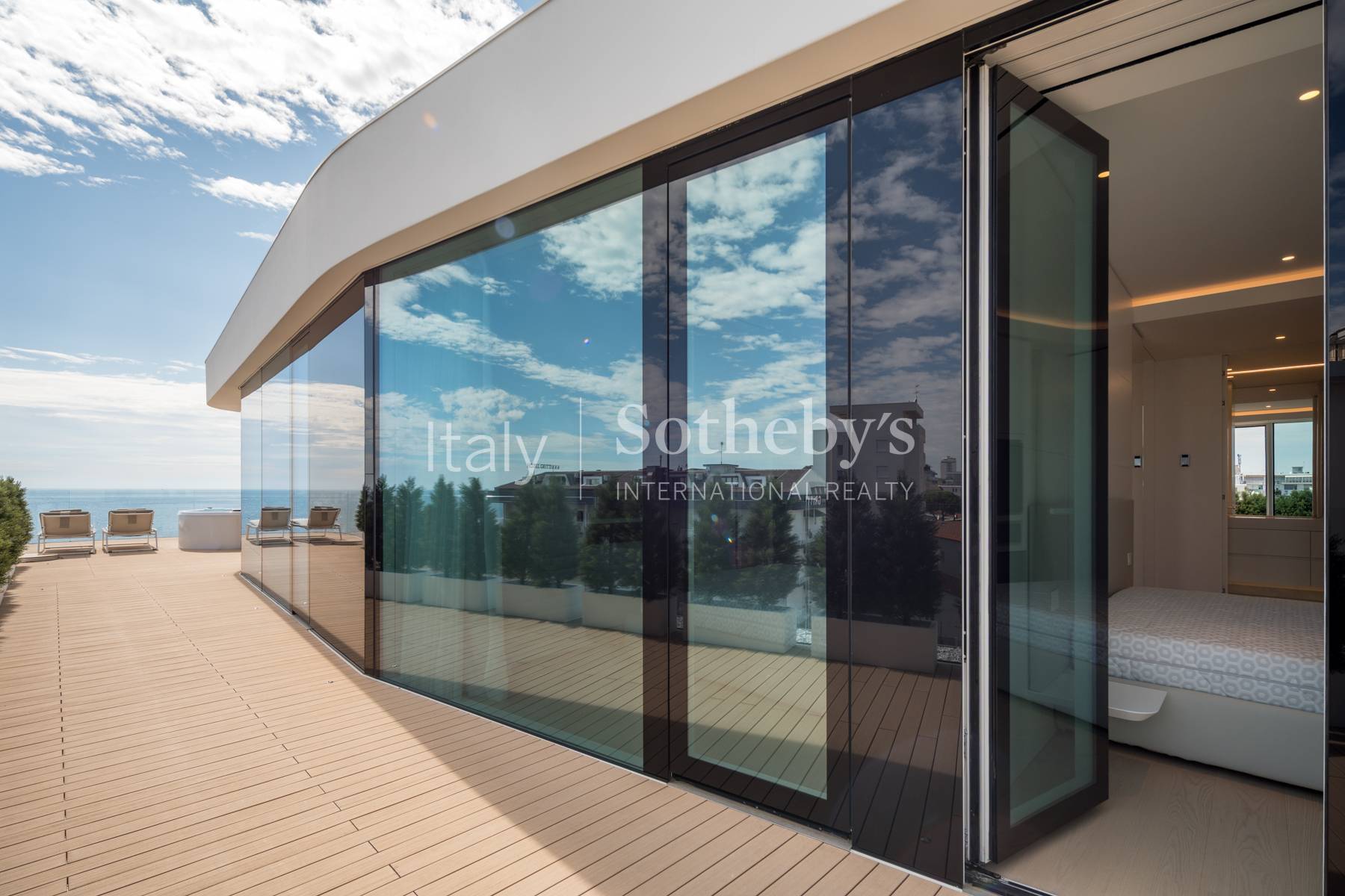  Exclusive Seafront Penthouse - 物件實景