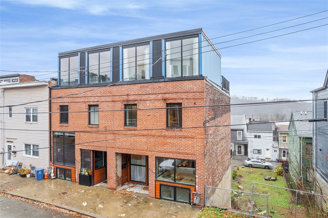 Lawrenceville, Pennsylvania, 15201, United States, 2 Bedrooms Bedrooms, ,4 BathroomsBathrooms,Residential,For Sale,1751252