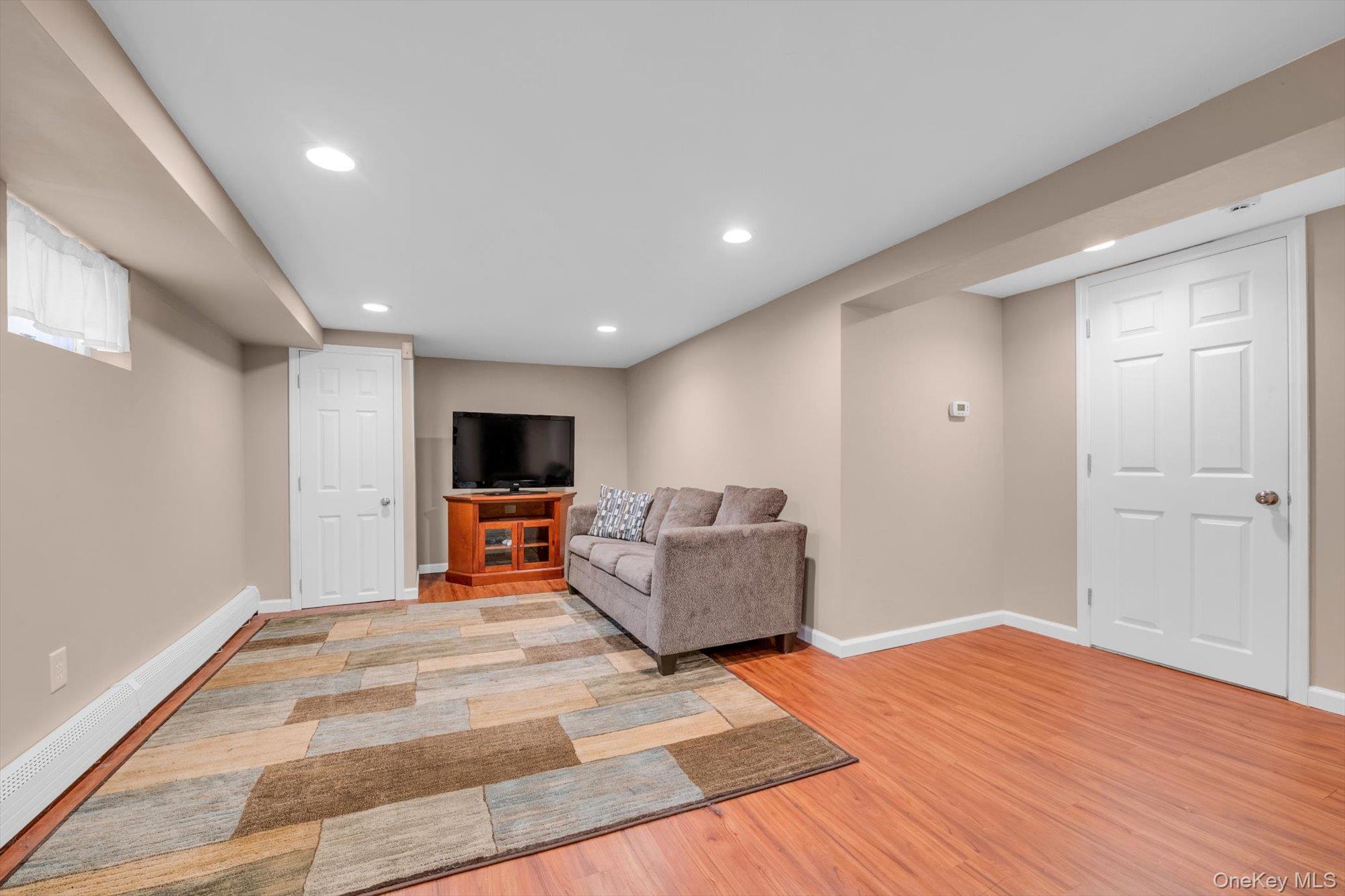 Hicksville, New York, 11801, United States, 3 Bedrooms Bedrooms, ,2 BathroomsBathrooms,Residential,For Sale,1950736