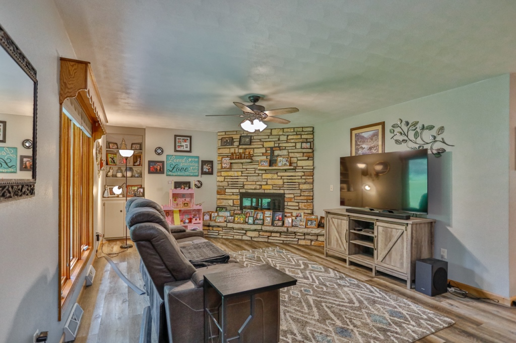 Wausau, Wisconsin, 54401, United States, 3 Bedrooms Bedrooms, ,3 BathroomsBathrooms,Residential,For Sale,1874102
