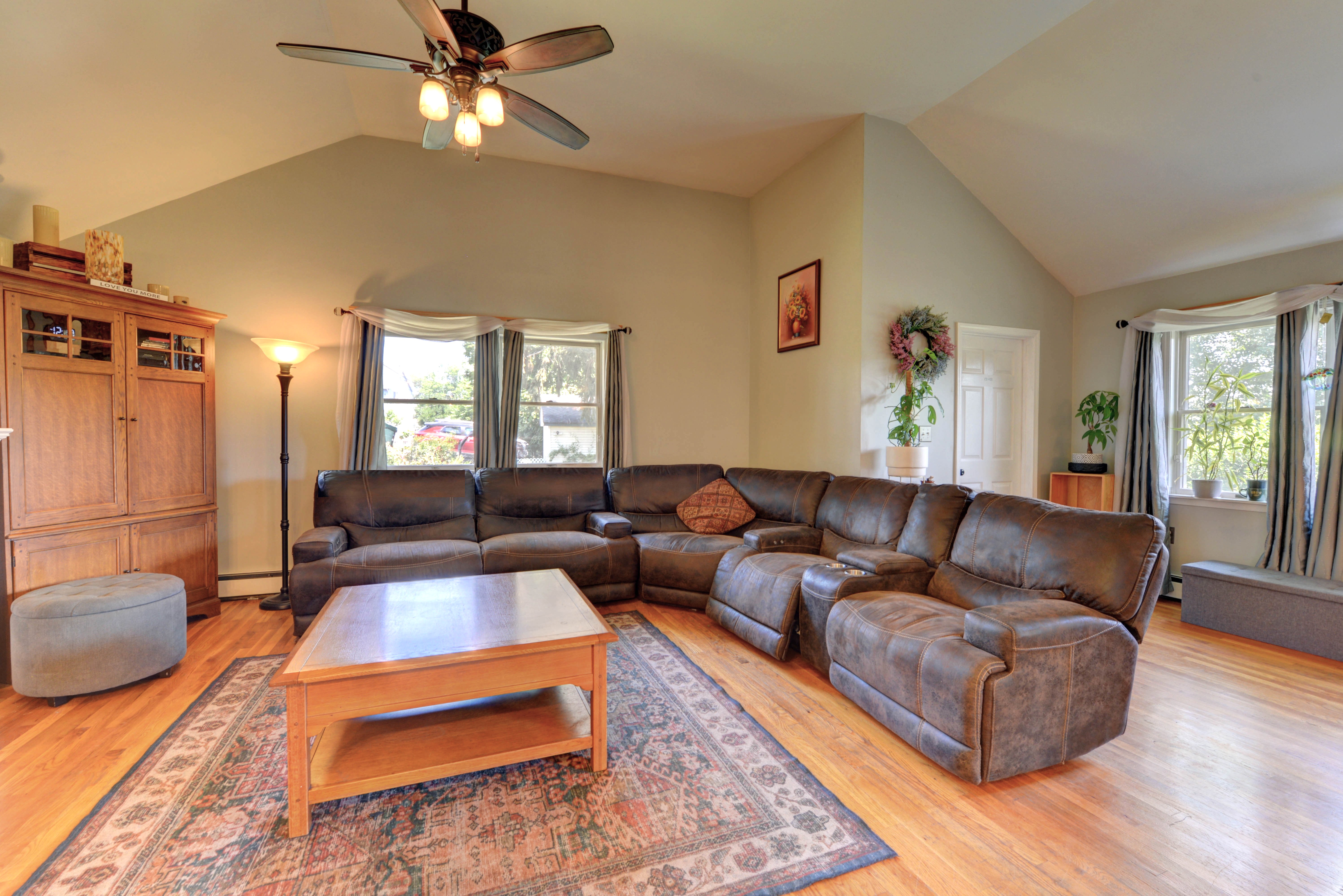 Mahwah, New Jersey, 07430, United States, 4 Bedrooms Bedrooms, ,2 BathroomsBathrooms,Residential,For Sale,1931403