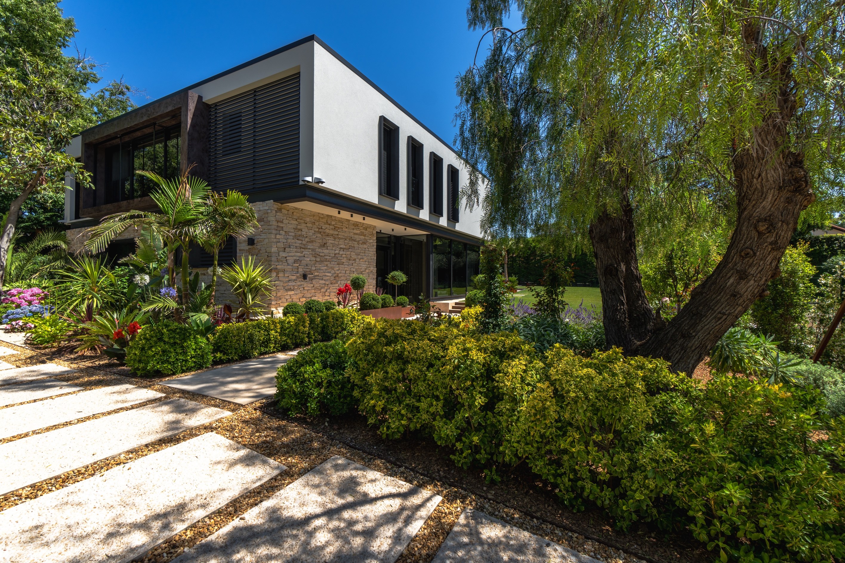  New contemporary luxury villa within a private estate in Cap d’Antibes, walking… - 物件實景