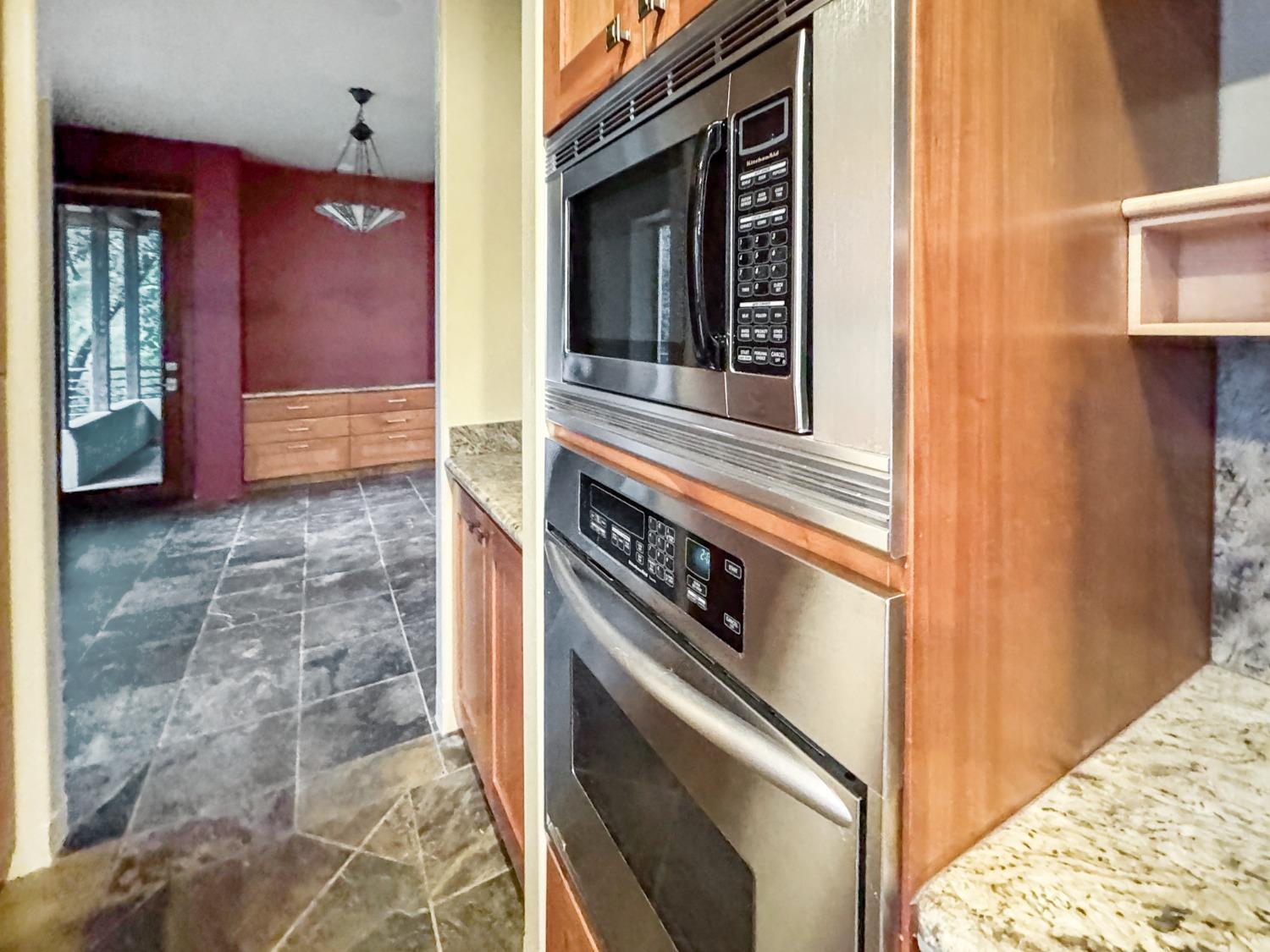 Grass Valley, California, 95949, United States, 3 Bedrooms Bedrooms, ,4 BathroomsBathrooms,Residential,For Sale,1920677