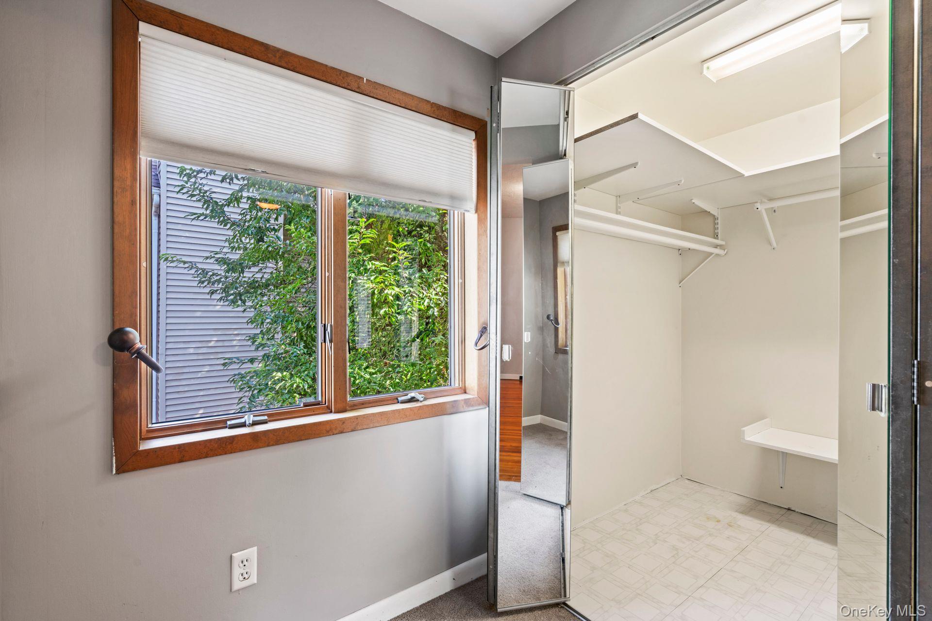 East Northport, New York, 11731, United States, 3 Bedrooms Bedrooms, ,2 BathroomsBathrooms,Residential,For Sale,1942269