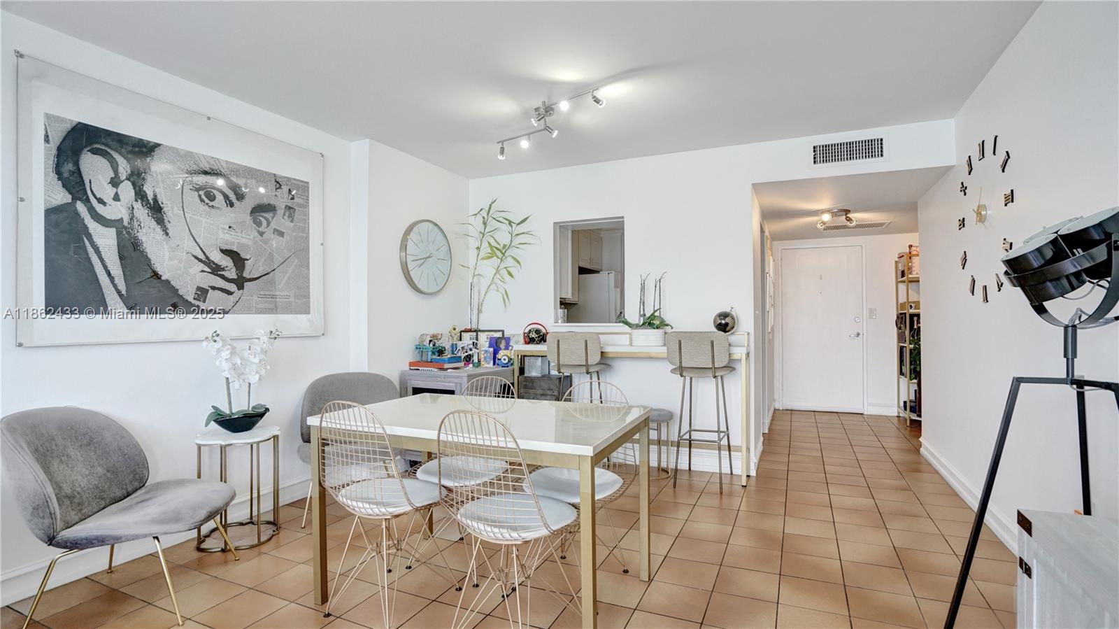 Miami Beach, Florida, 33139, United States, 2 Bedrooms Bedrooms, ,2 BathroomsBathrooms,Residential,For Sale,1925367