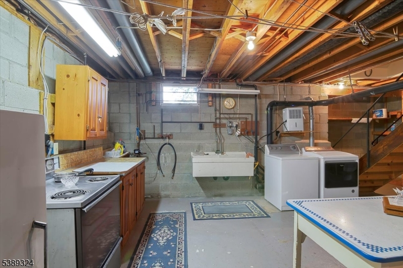 Rockaway Twp., New Jersey, 07866-2817, United States, 4 Bedrooms Bedrooms, ,3 BathroomsBathrooms,Residential,For Sale,1983122