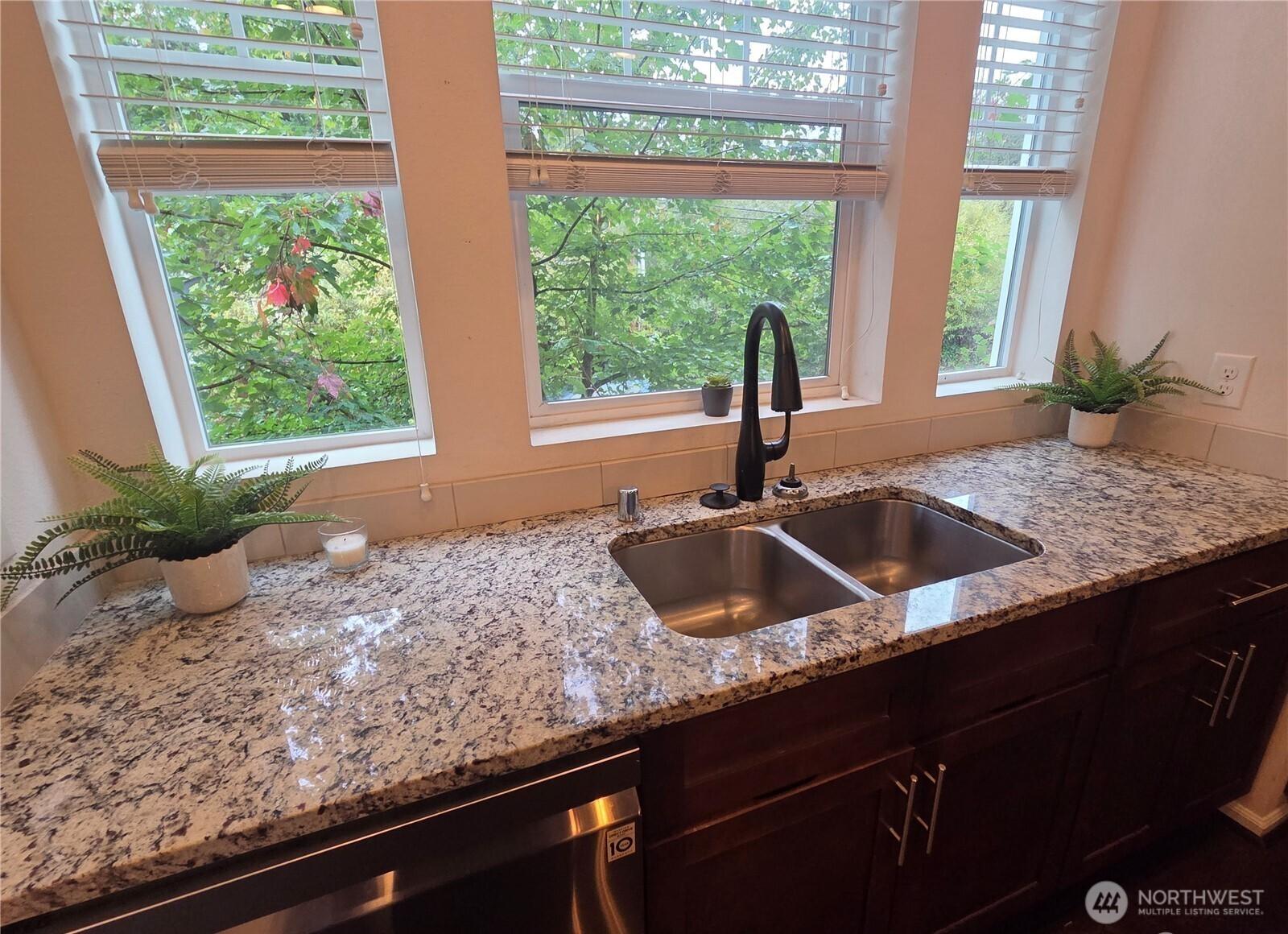 EVERETT, Washington, 98208, United States, 2 Bedrooms Bedrooms, ,3 BathroomsBathrooms,Residential,For Sale,1948588