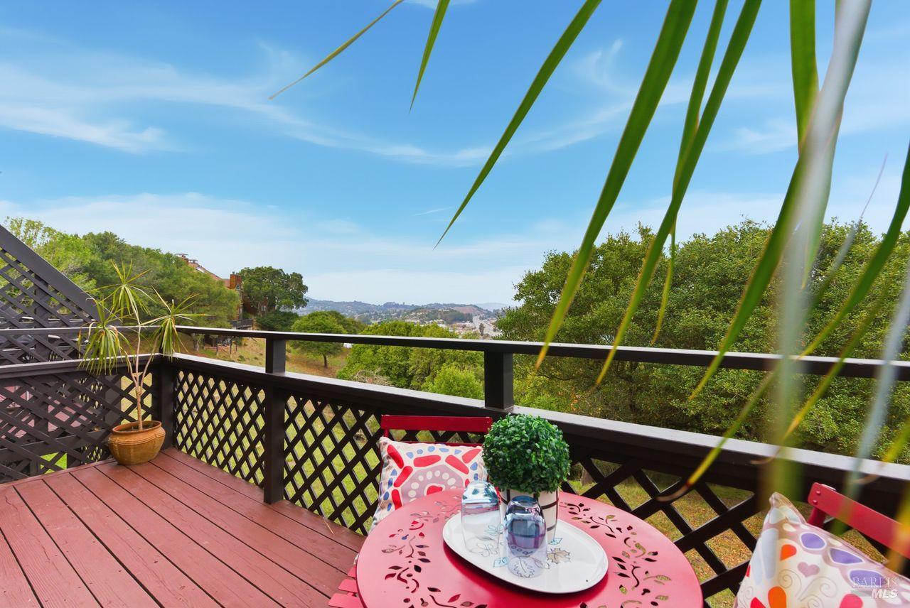 Sausalito, California, 94965, United States, 3 Bedrooms Bedrooms, ,3 BathroomsBathrooms,Residential,For Sale,1990897