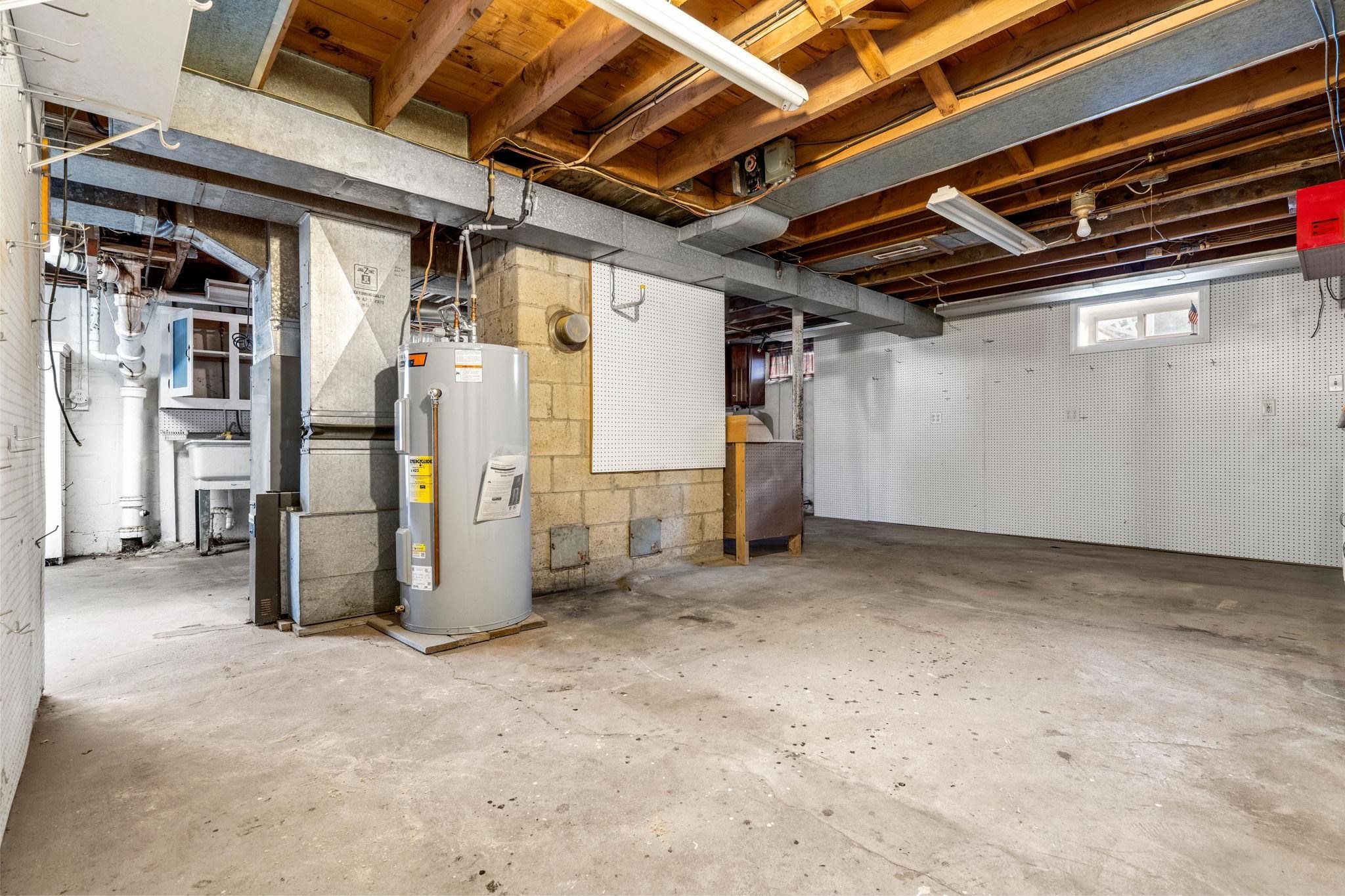 Pelham, New Hampshire, 03076, United States, 3 Bedrooms Bedrooms, ,1 BathroomBathrooms,Residential,For Sale,1991276