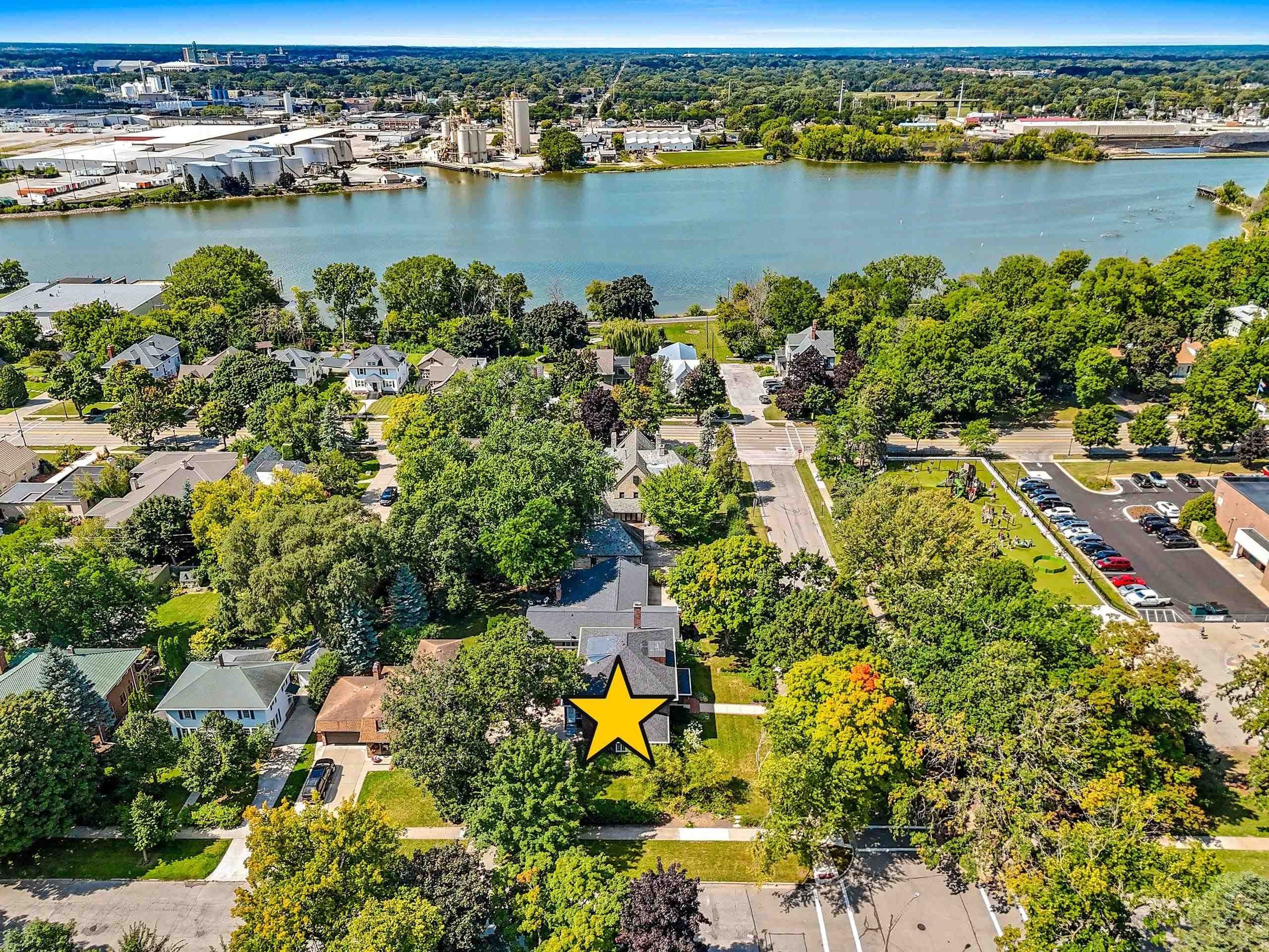 GREEN BAY, Wisconsin, 54301-3217, United States, 4 Bedrooms Bedrooms, ,3 BathroomsBathrooms,Residential,For Sale,1984503