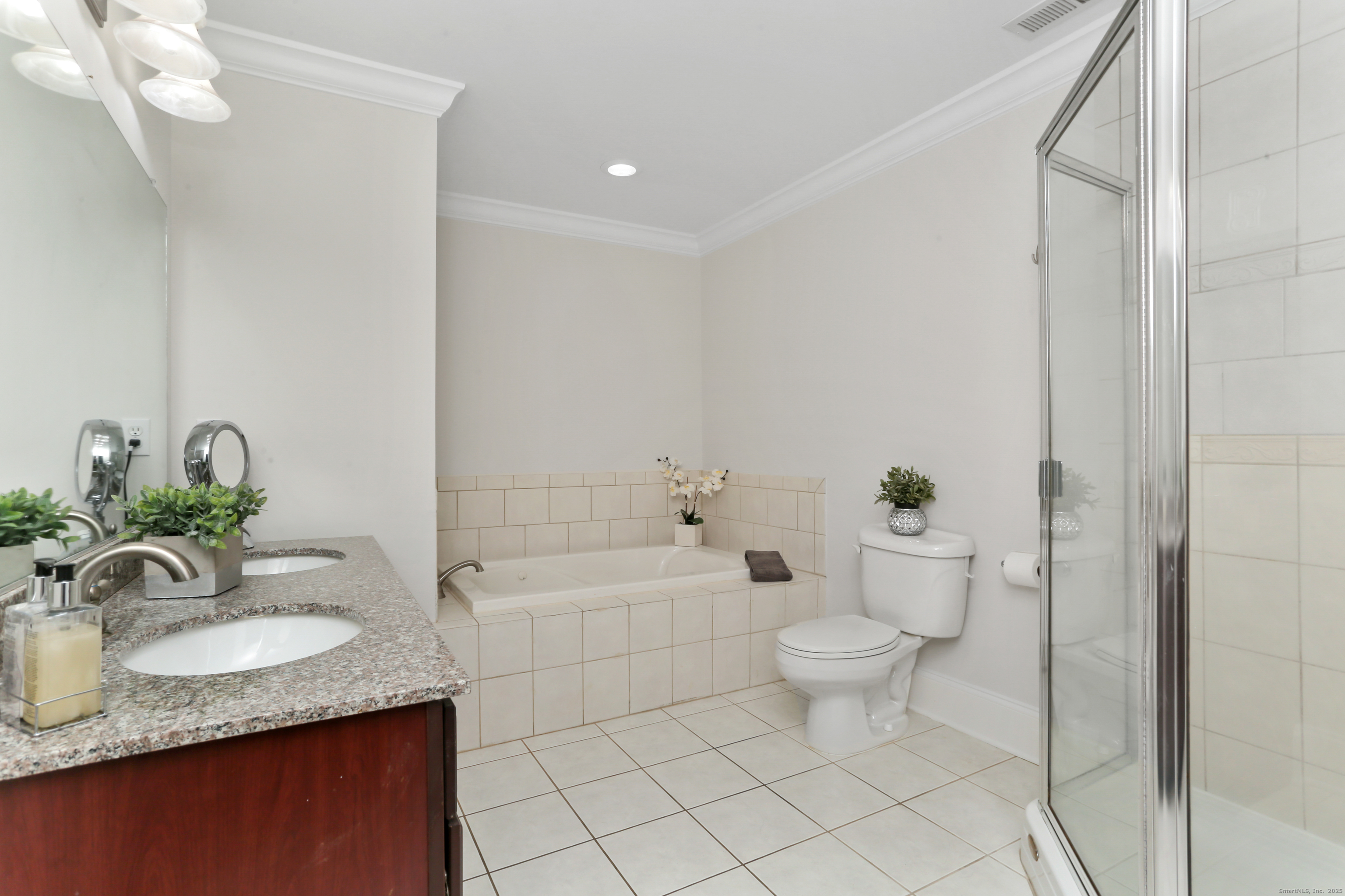 Fairfield, Connecticut, 06824, United States, 3 Bedrooms Bedrooms, ,3 BathroomsBathrooms,Residential,For Sale,2001723