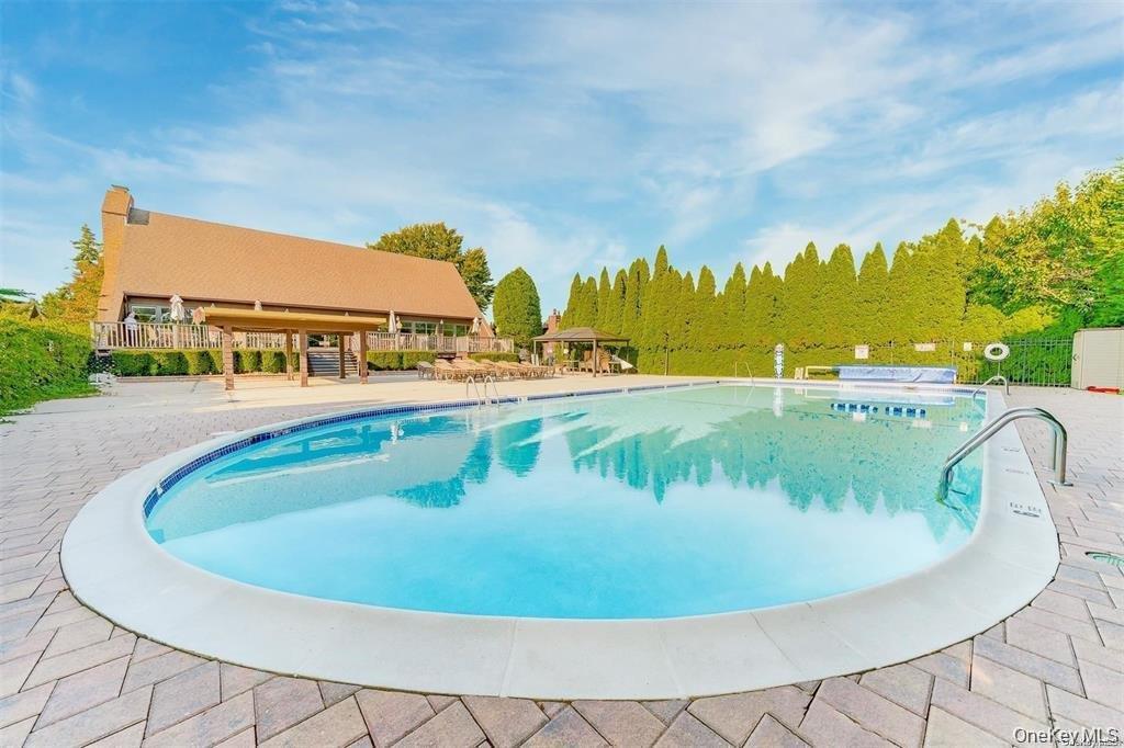 Massapequa Park, New York, 11762, United States, 2 Bedrooms Bedrooms, ,2 BathroomsBathrooms,Residential,For Sale,2008592