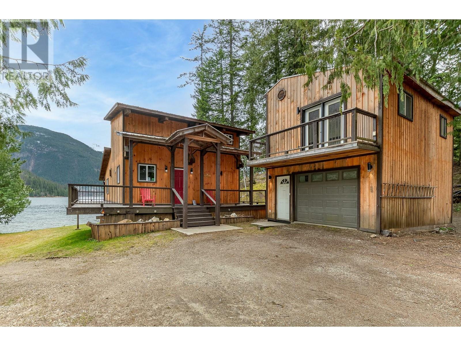 REVELSTOKE, British Columbia, V0E 2S0, CA, 4 Bedrooms Bedrooms, ,2 BathroomsBathrooms,Residential,For Sale,1838033