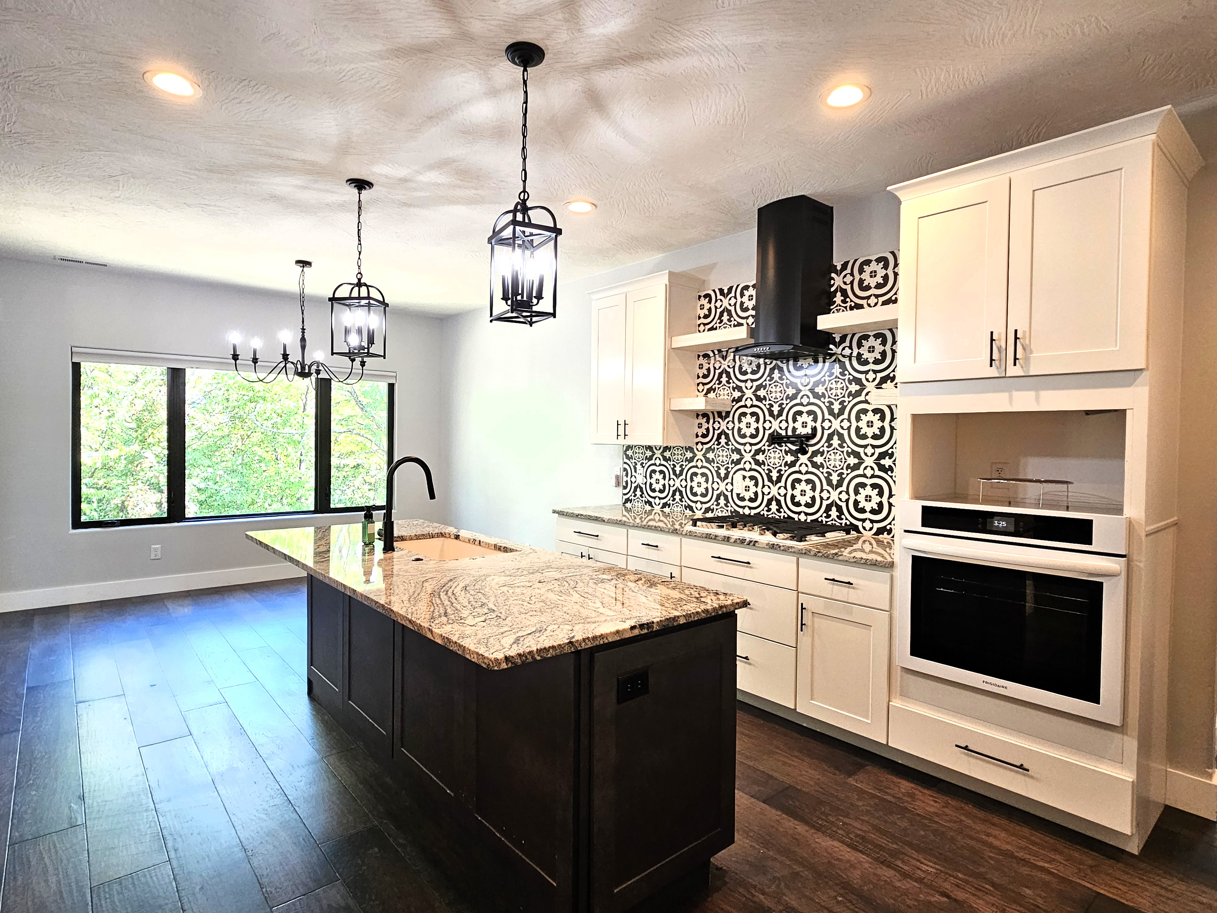 SPRINGFIELD, Missouri, 65804, United States, 4 Bedrooms Bedrooms, ,4 BathroomsBathrooms,Residential,For Sale,1996433