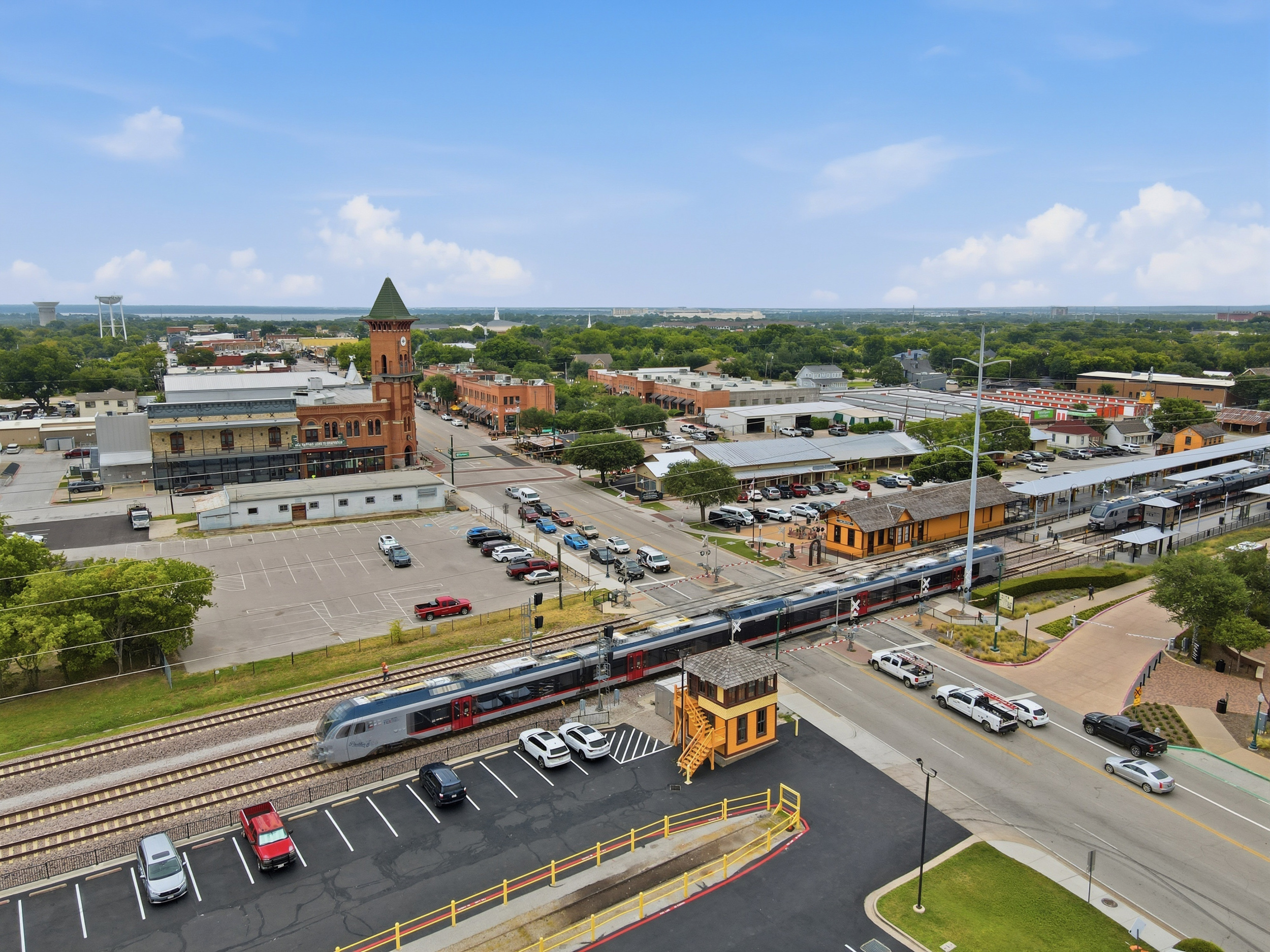  A Rare Opportunity to Live in Historic Downtown Grapevine - 物件實景