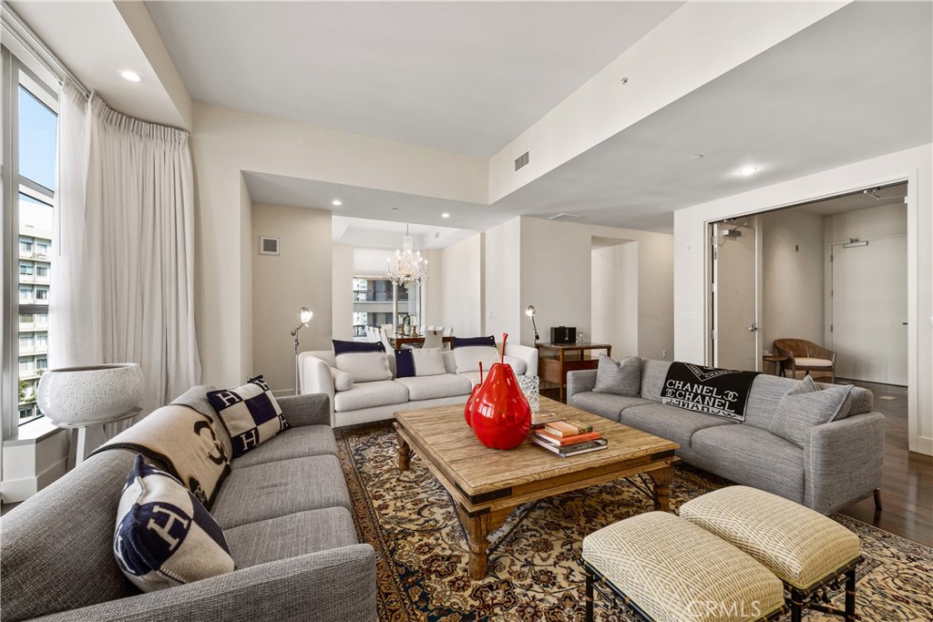Los Angeles, California, 90024, United States, 2 Bedrooms Bedrooms, ,3 BathroomsBathrooms,Residential,For Sale,1829595