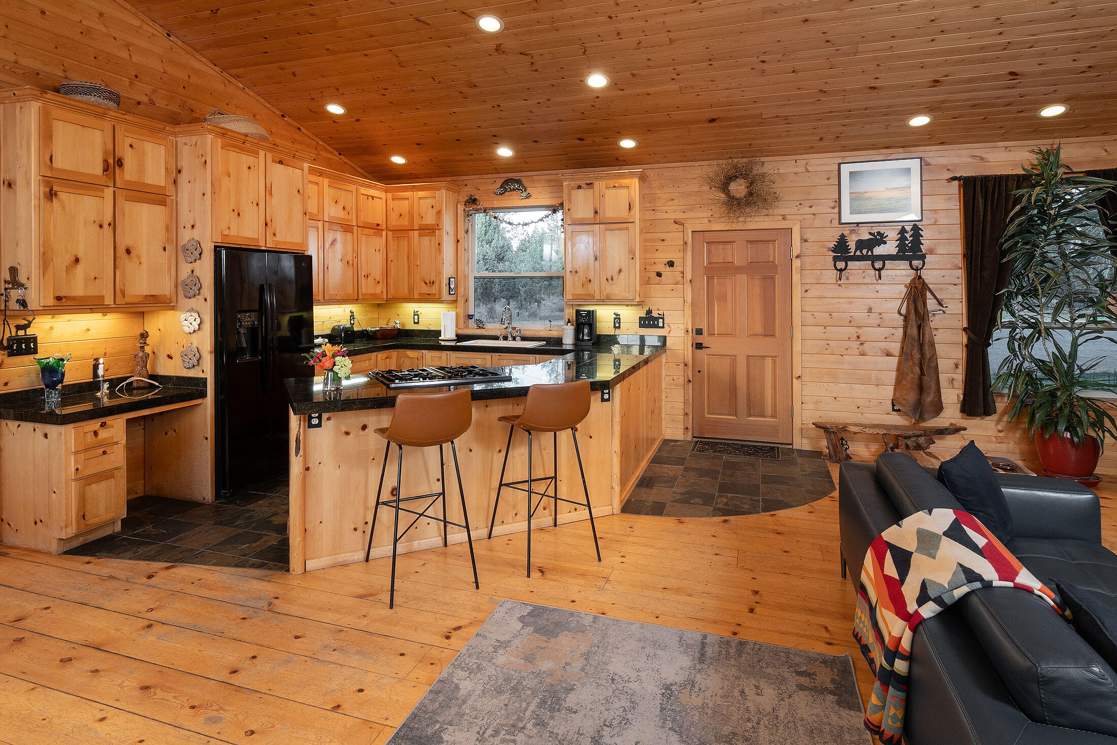 Bend, Oregon, 97703, United States, 3 Bedrooms Bedrooms, ,2 BathroomsBathrooms,Residential,For Sale,1826541