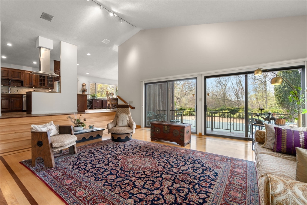 Dartmouth, Massachusetts, 02748, United States, 4 Bedrooms Bedrooms, ,5 BathroomsBathrooms,Residential,For Sale,1804172