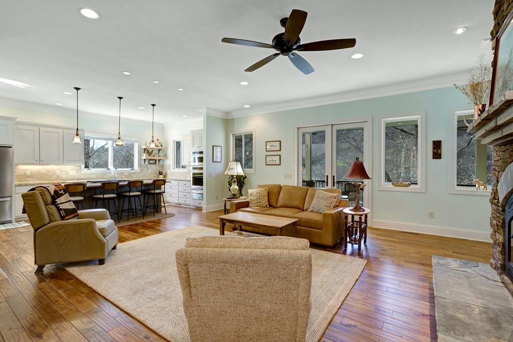 Hiawassee, Georgia, 30546, United States, 3 Bedrooms Bedrooms, ,5 BathroomsBathrooms,Residential,For Sale,1792070