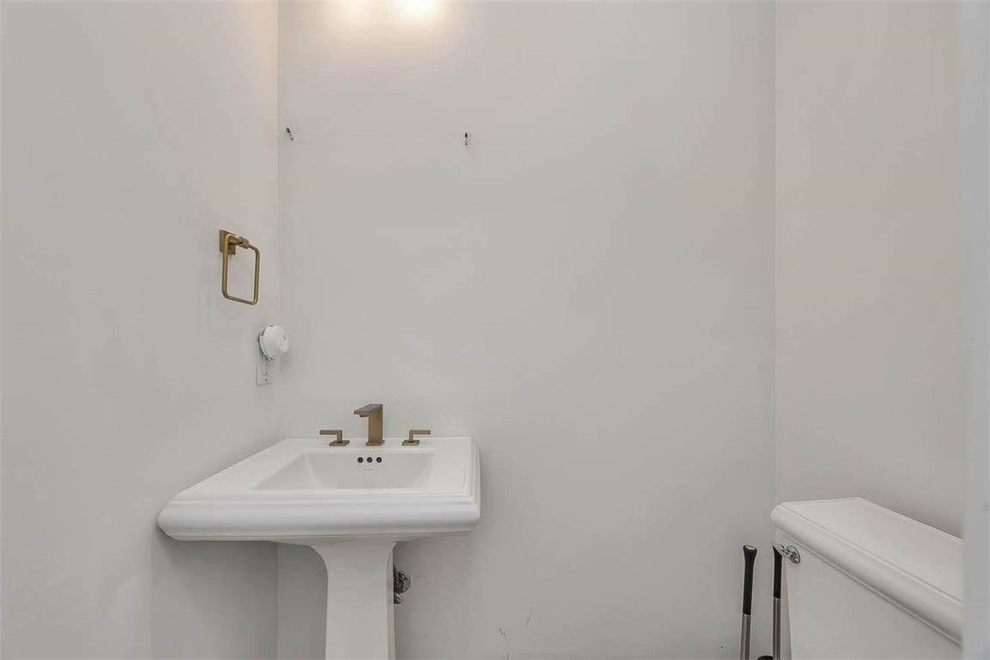 Brunswick, Georgia, 31520, United States, 3 Bedrooms Bedrooms, ,3 BathroomsBathrooms,Residential,For Sale,1895763