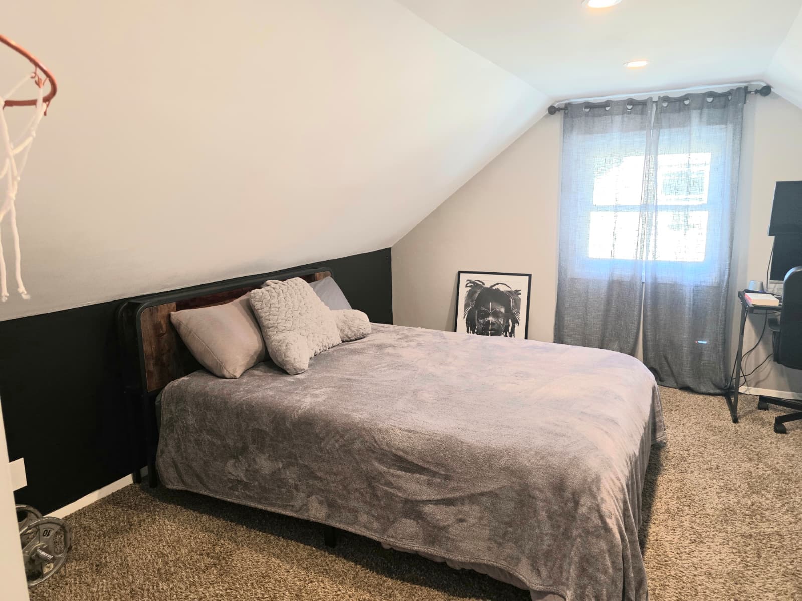 Little Ferry, New Jersey, 07643, United States, 4 Bedrooms Bedrooms, ,2 BathroomsBathrooms,Residential,For Sale,1978073