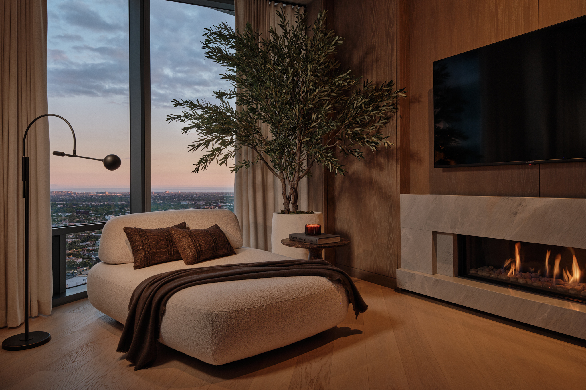  211 W Elm Ct - 物件實景