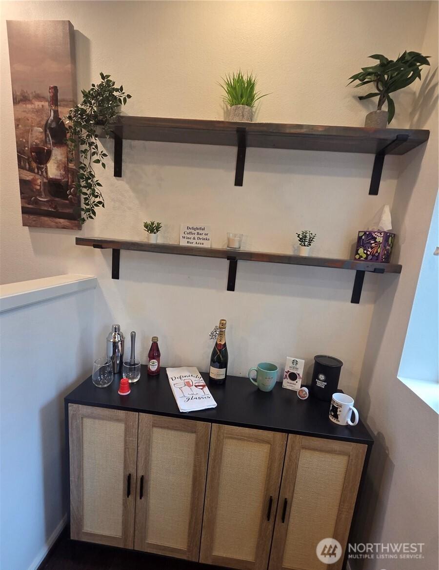 EVERETT, Washington, 98208, United States, 2 Bedrooms Bedrooms, ,3 BathroomsBathrooms,Residential,For Sale,1948588