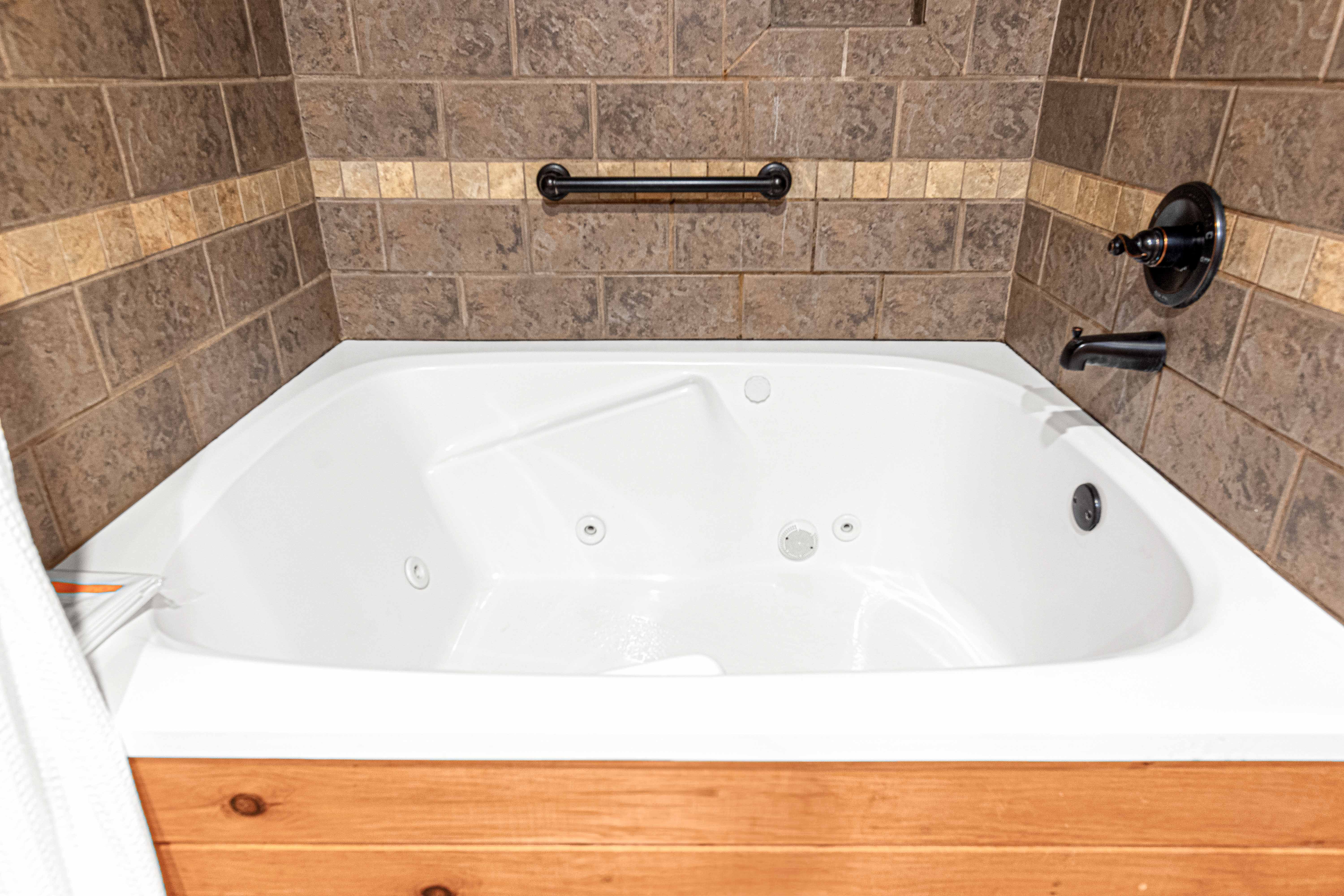 Gatlinburg, Tennessee, 37738, United States, 3 Bedrooms Bedrooms, ,4 BathroomsBathrooms,Residential,For Sale,1977450