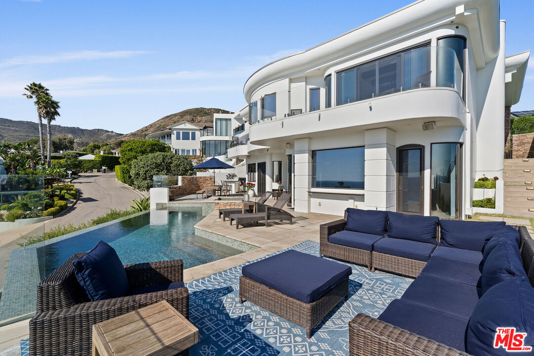 Malibu, California, 90265, United States, 3 Bedrooms Bedrooms, ,4 BathroomsBathrooms,Residential,For Sale,1855948