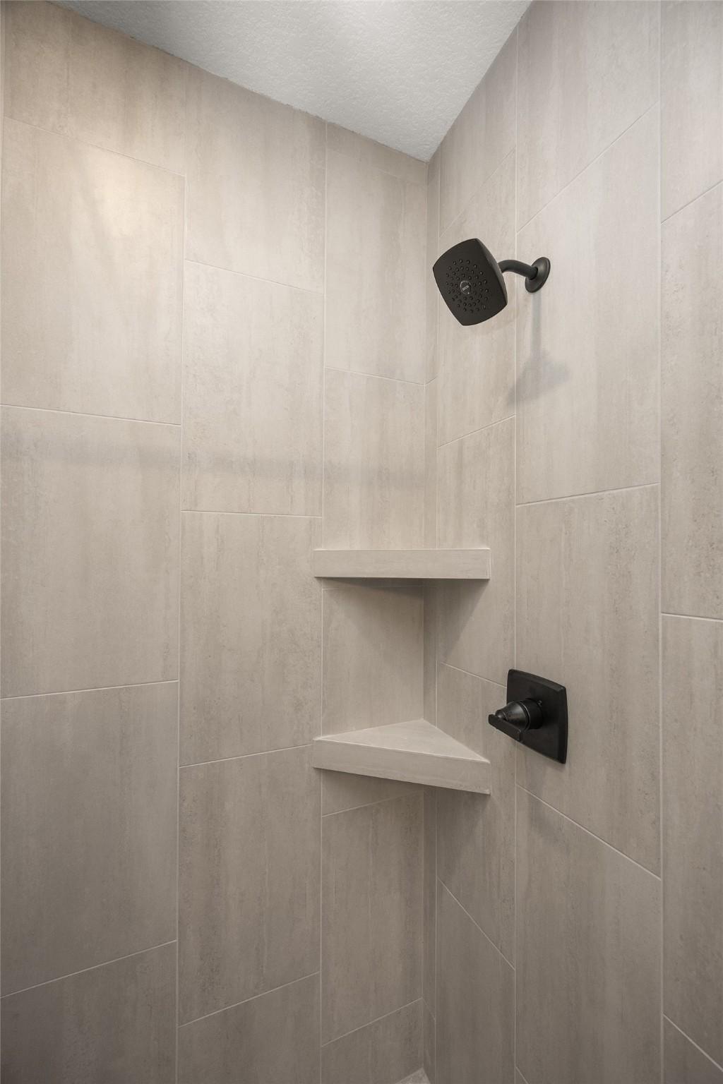 Urbandale, Iowa, 50323, United States, 4 Bedrooms Bedrooms, ,3 BathroomsBathrooms,Residential,For Sale,1975172