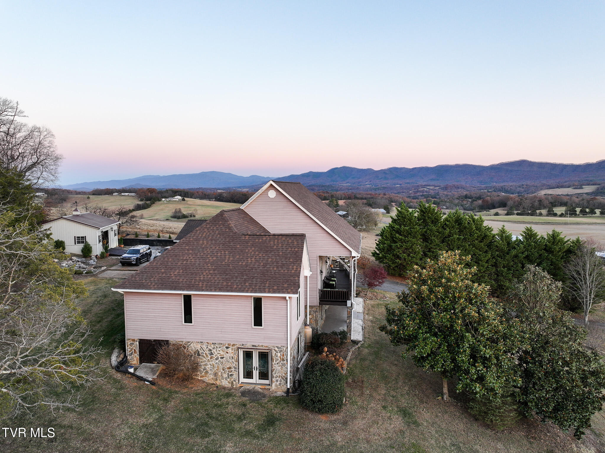 Parrottsville, Tennessee, 37843, United States, 5 Bedrooms Bedrooms, ,4 BathroomsBathrooms,Residential,For Sale,2005757