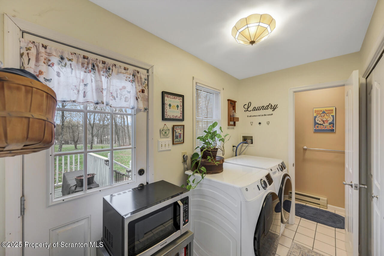 Moscow, Pennsylvania, 18444, United States, 4 Bedrooms Bedrooms, ,3 BathroomsBathrooms,Residential,For Sale,1999733