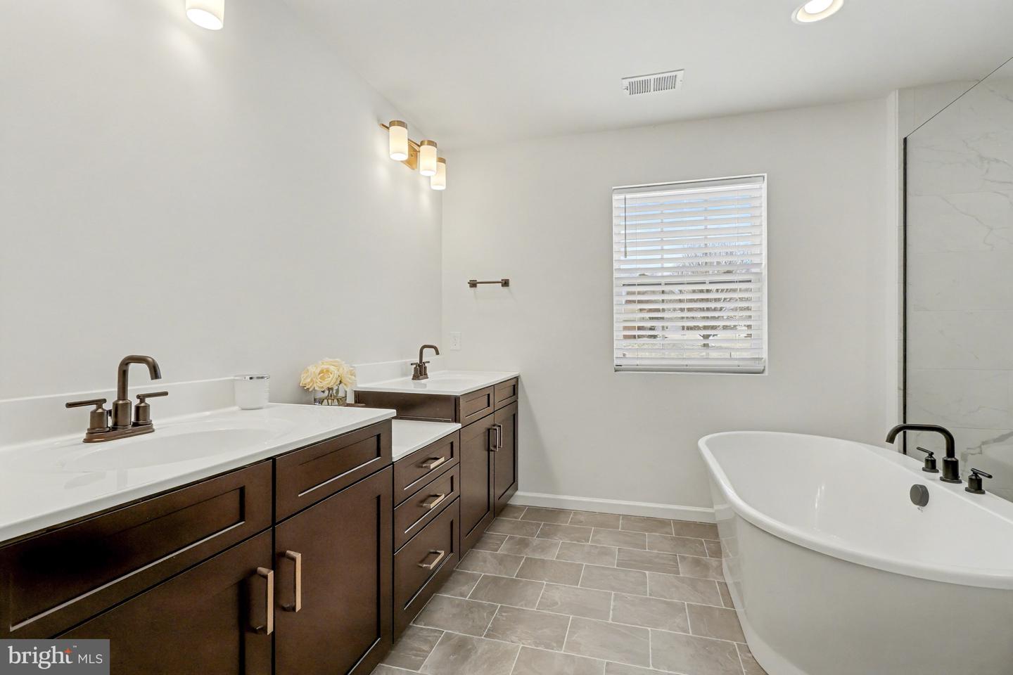 York, Pennsylvania, 17403, United States, 5 Bedrooms Bedrooms, ,6 BathroomsBathrooms,Residential,For Sale,2003251