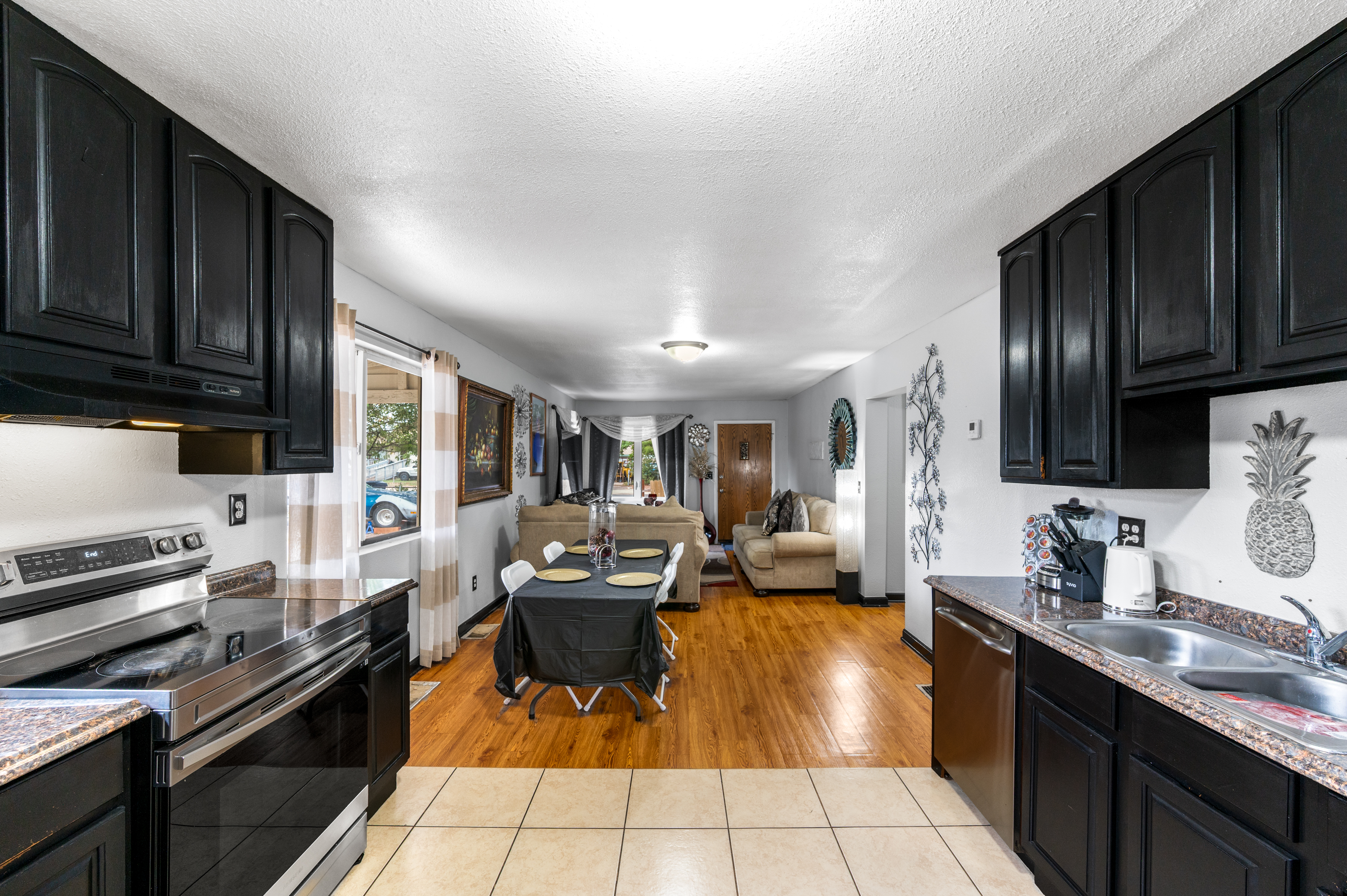  Commerce City Home with Fenced Yard and Plenty of Parking Space - 物件實景