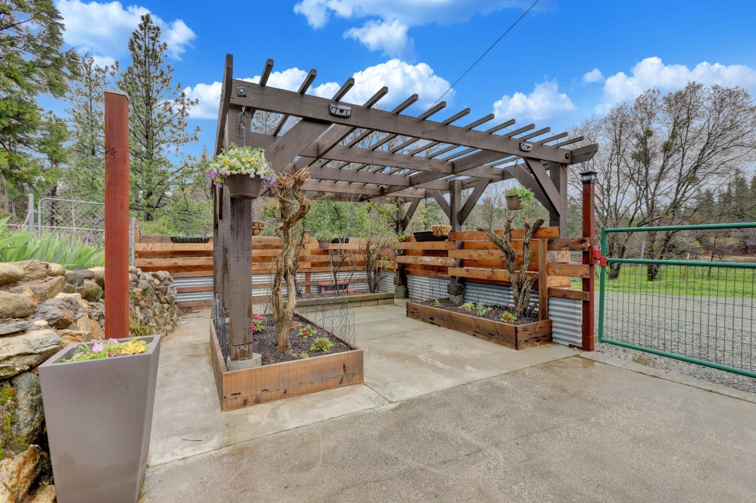 Nevada City, California, 95959, United States, 3 Bedrooms Bedrooms, ,2 BathroomsBathrooms,Residential,For Sale,1975020