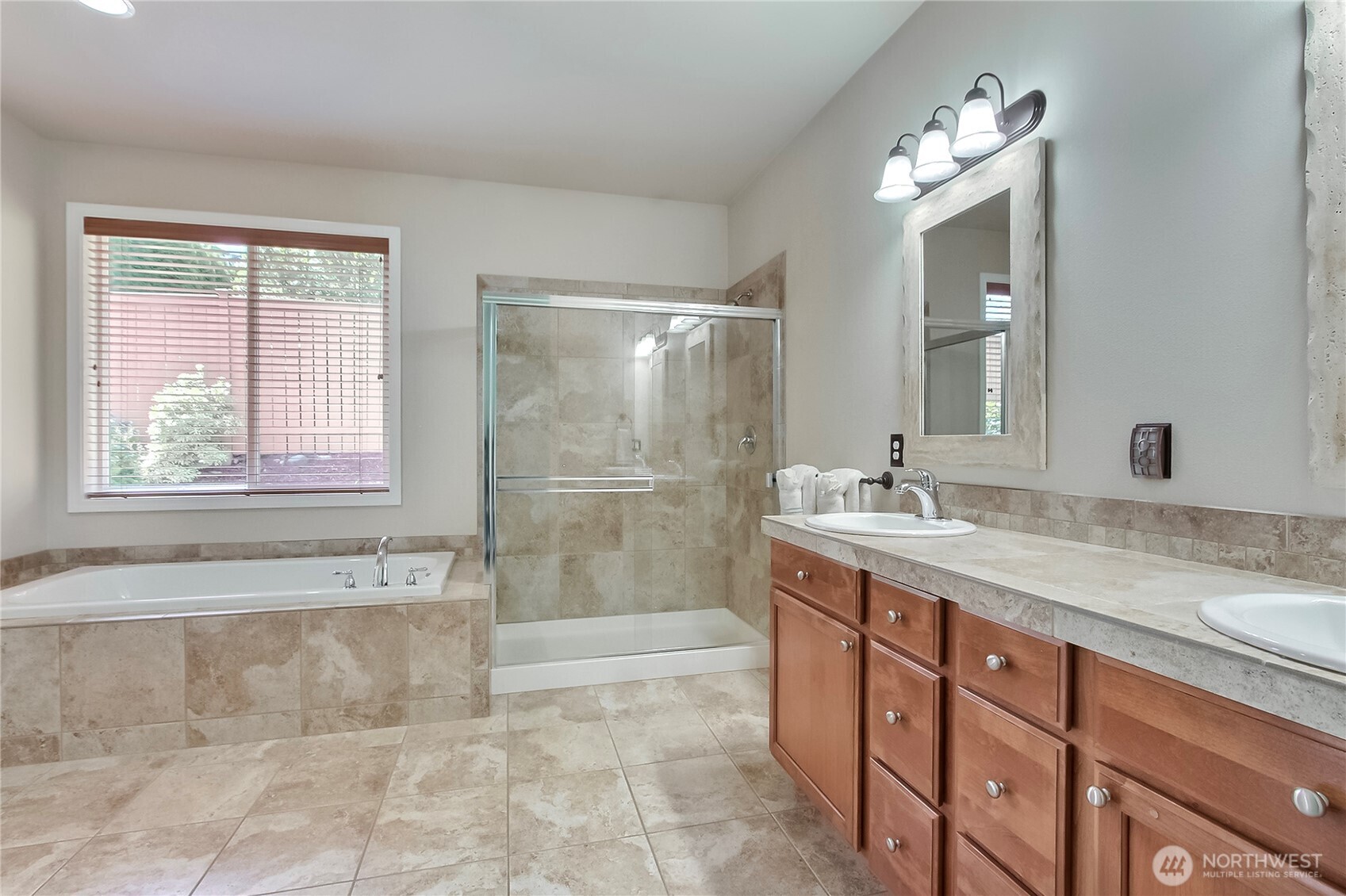 Puyallup, Washington, 98375, United States, 3 Bedrooms Bedrooms, ,3 BathroomsBathrooms,Residential,For Sale,1918513