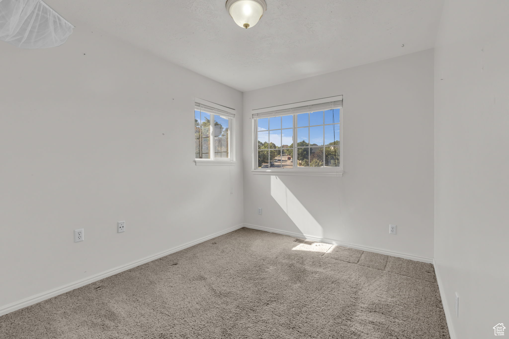 Ogden, Utah, 84404, United States, 4 Bedrooms Bedrooms, ,3 BathroomsBathrooms,Residential,For Sale,1867138