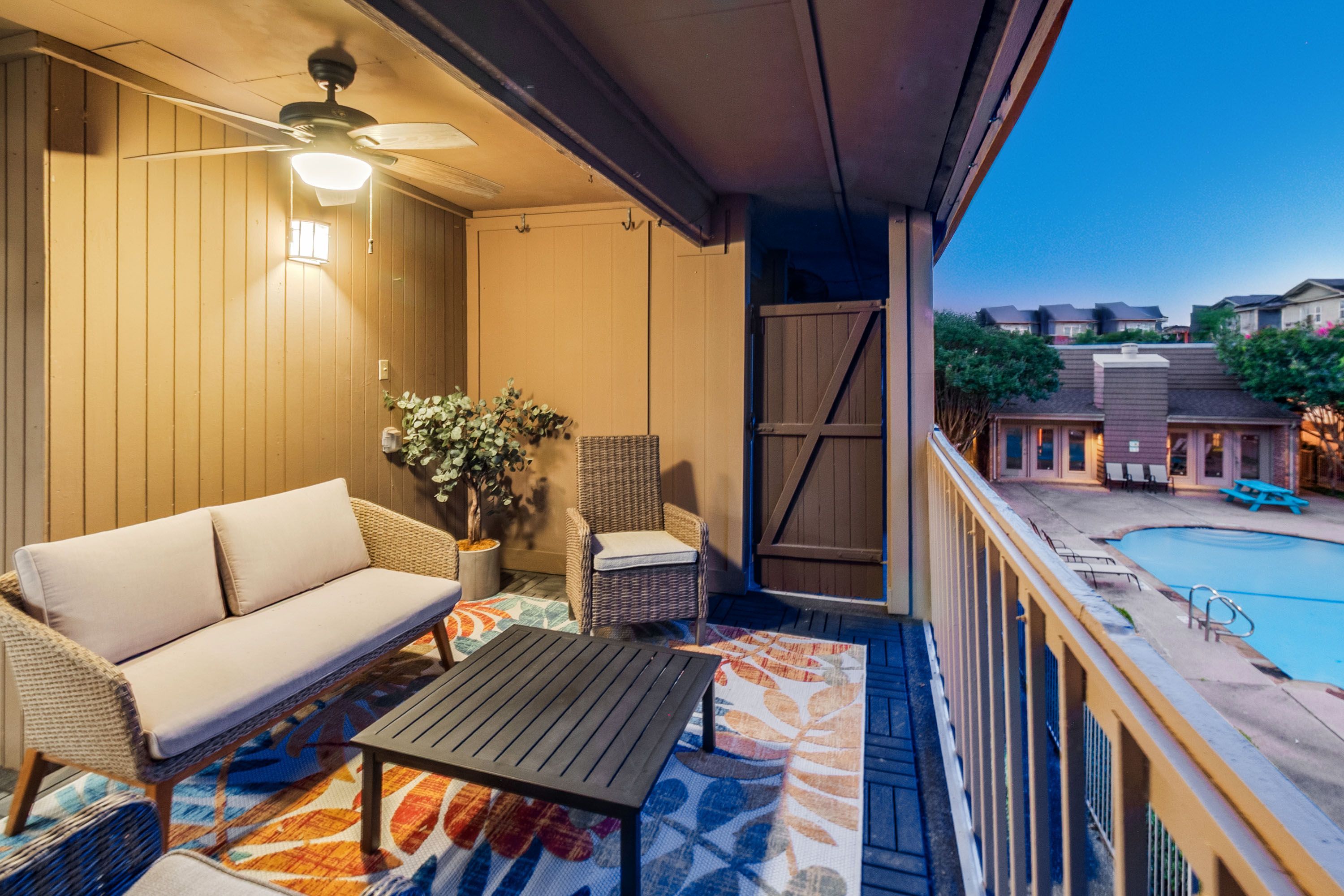  Fully Renovated. Pool Views. City Energy. - 物件實景