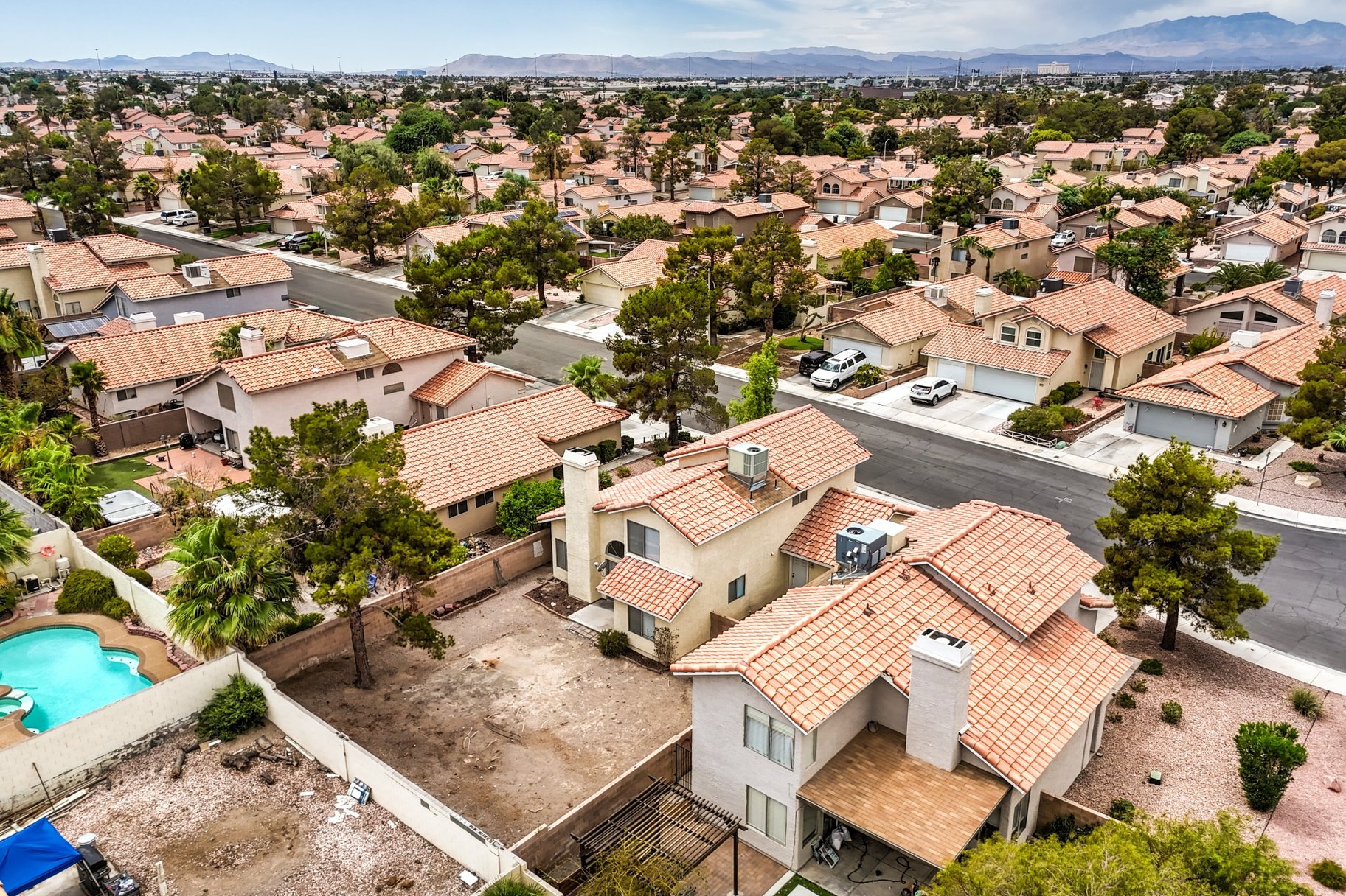  Fresh, Spacious & Move-In Ready — Green Valley Home on an Oversized Lot - 物件實景