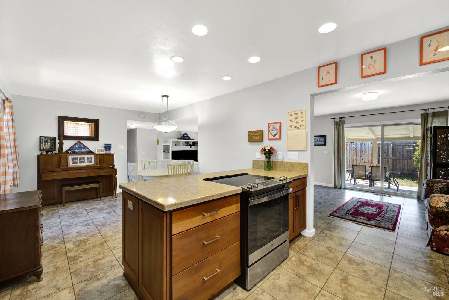 Dixon, California, 95620, United States, 3 Bedrooms Bedrooms, ,2 BathroomsBathrooms,Residential,For Sale,1943662