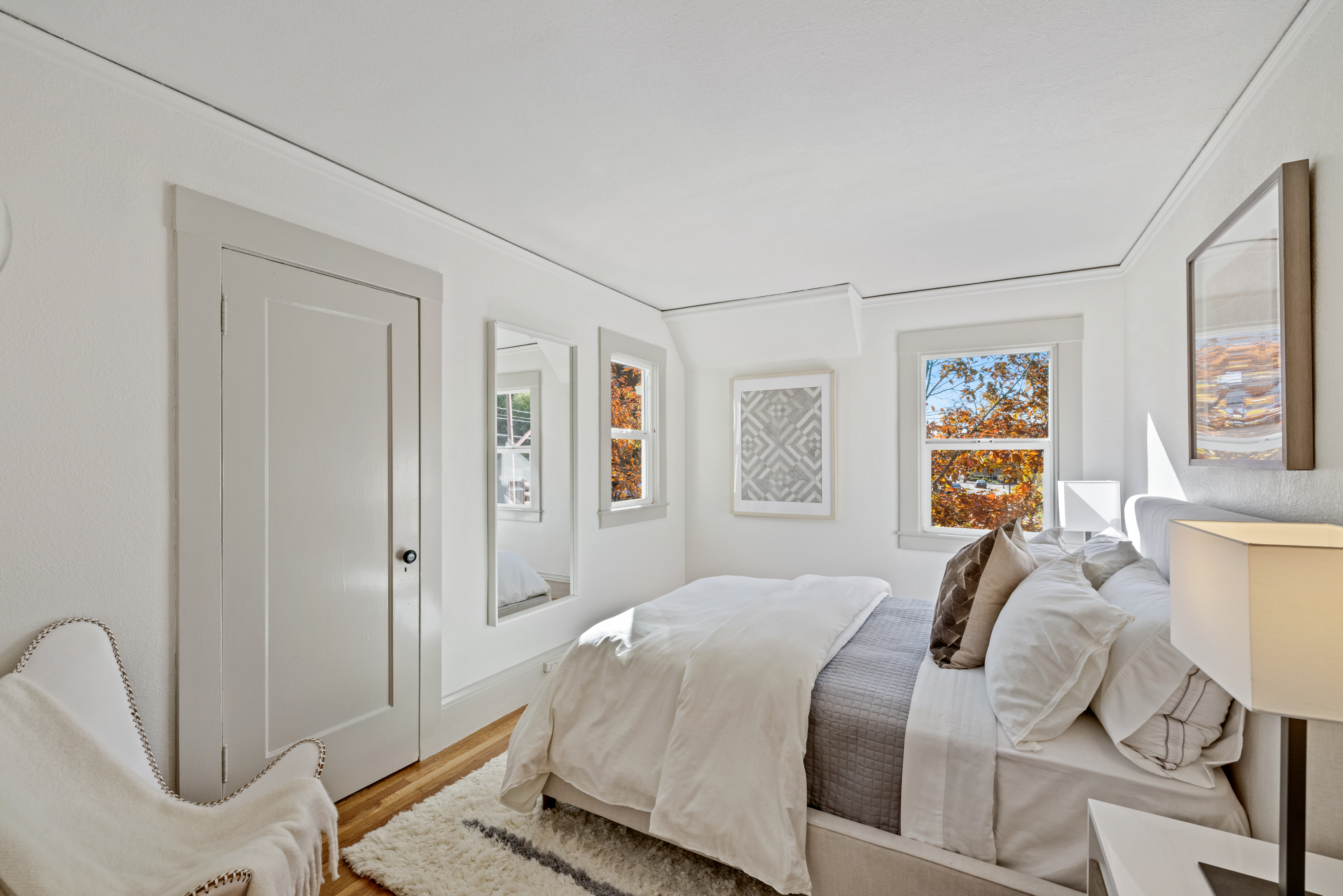  Classic Berkeley Charm Meets Versatility: Elmwood Home Plus Duplex - 物件實景