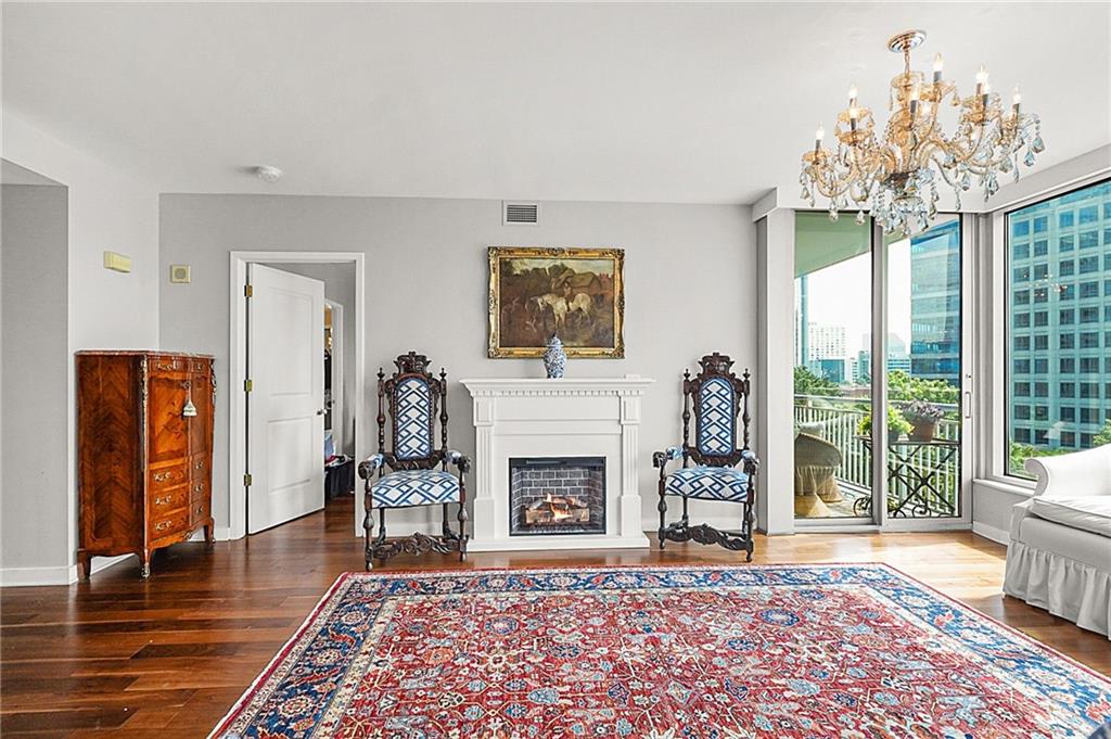 Atlanta, Georgia, 30326, United States, 2 Bedrooms Bedrooms, ,3 BathroomsBathrooms,Residential,For Sale,1949751