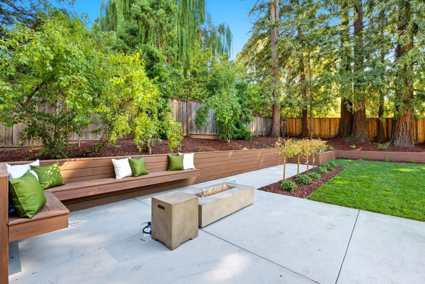 Menlo Park, California, 94025, United States, 6 Bedrooms Bedrooms, ,7 BathroomsBathrooms,Residential,For Sale,1947482