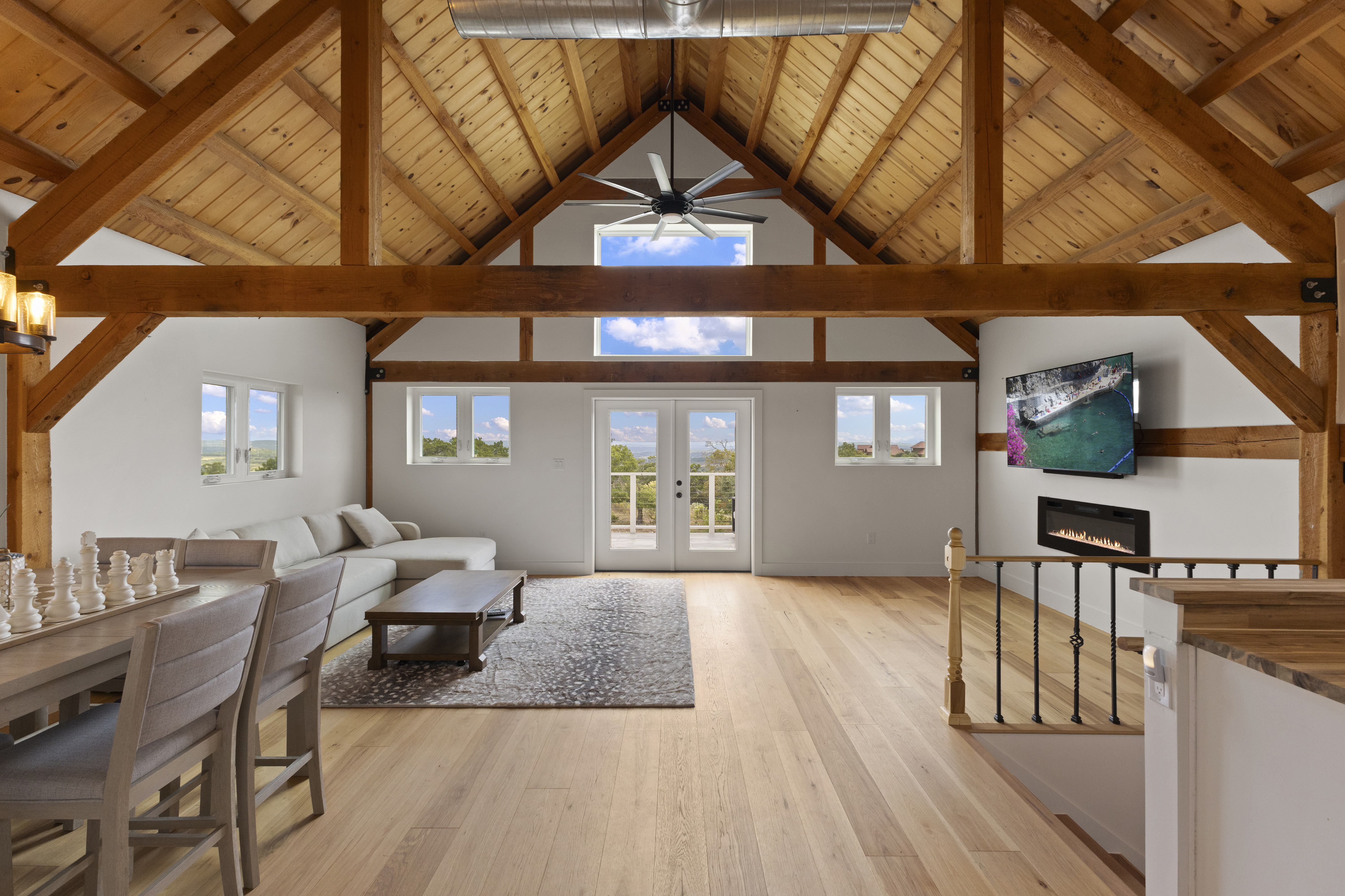  Hilltop Barndominium on 15+ Acres - 物件實景