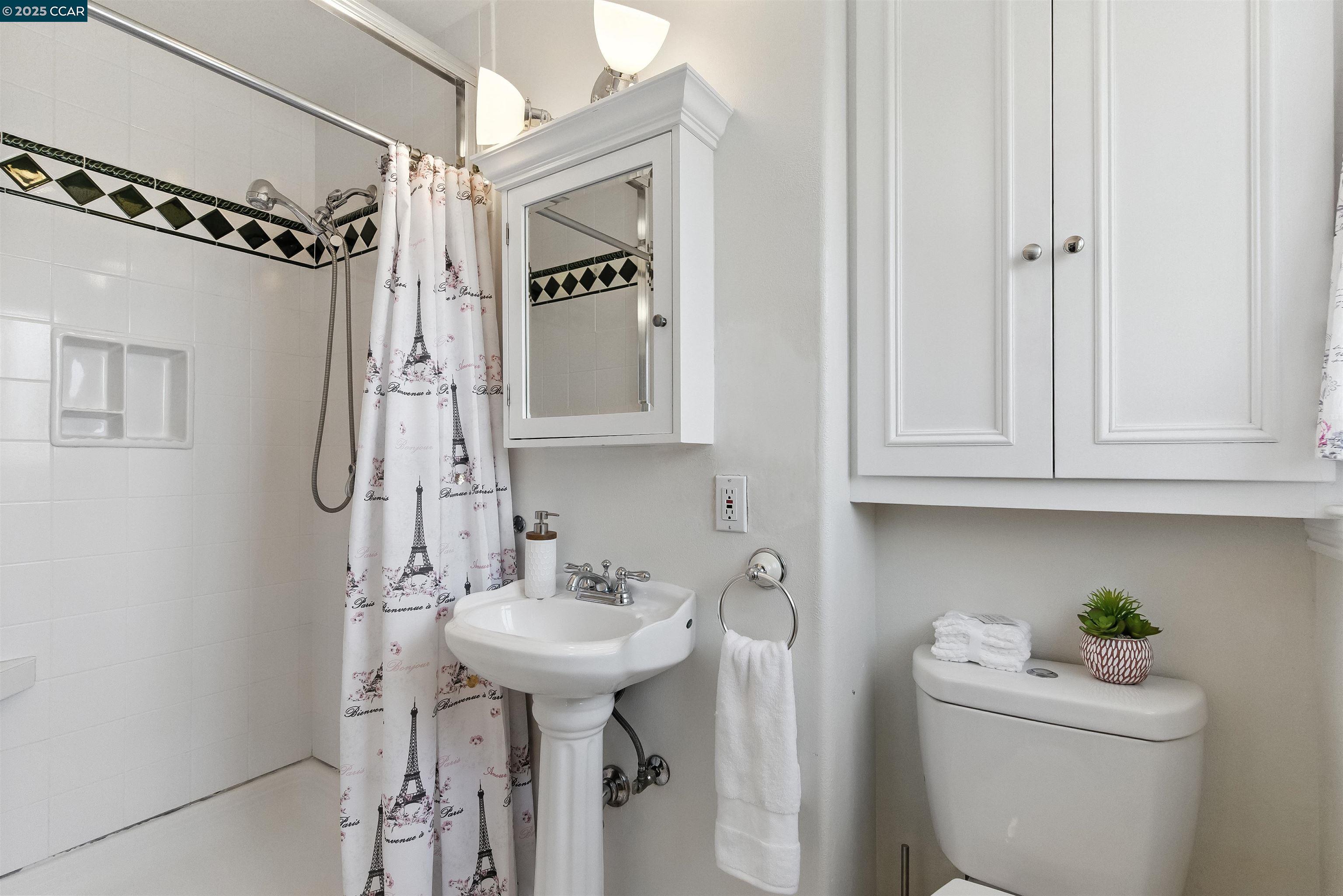 Vallejo, California, 94589, United States, 3 Bedrooms Bedrooms, ,2 BathroomsBathrooms,Residential,For Sale,1917421