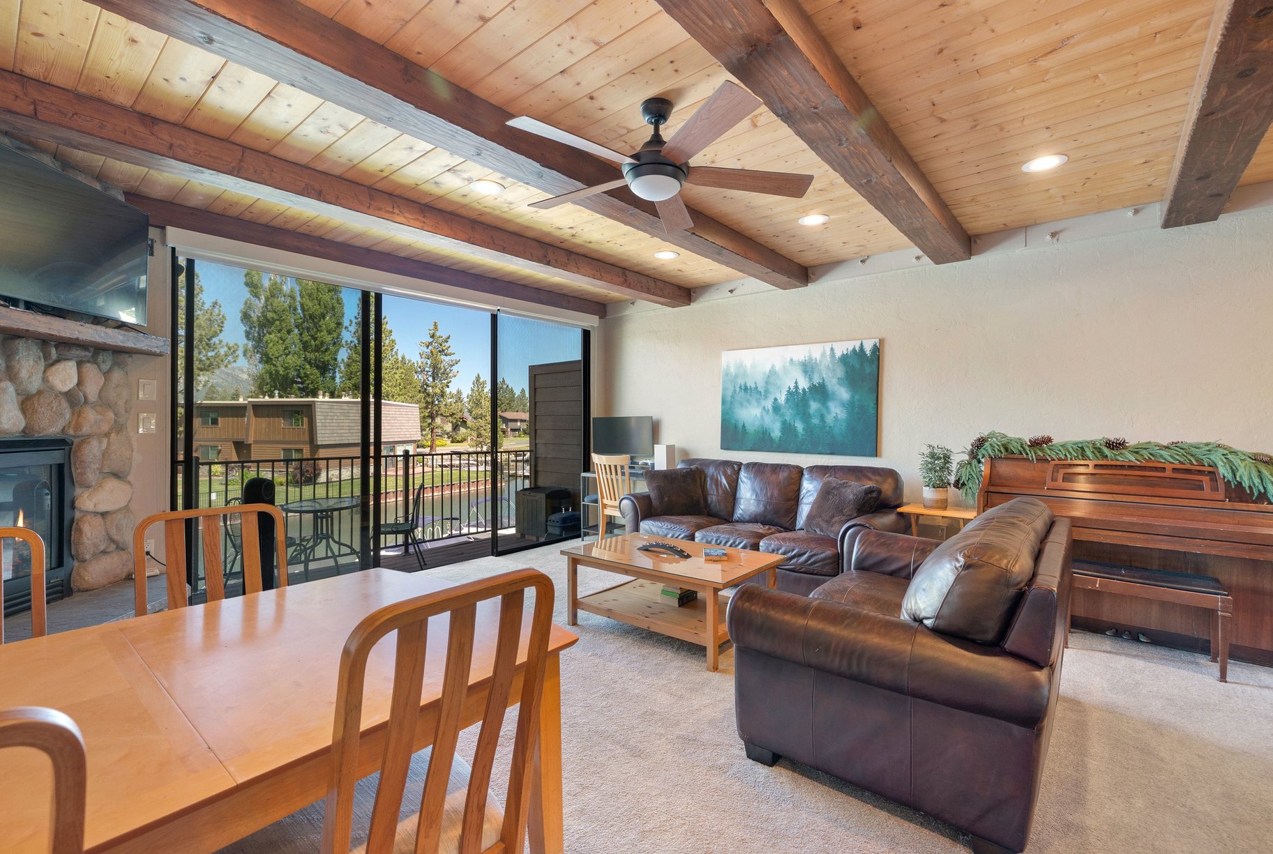  Tahoe Keys Waterfront Townhome - 物件實景