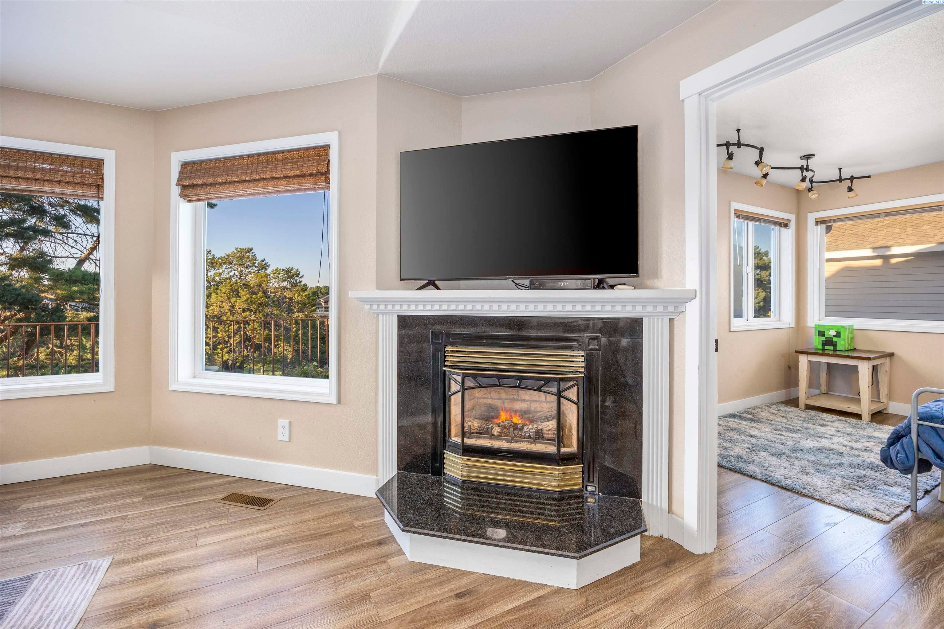 Kennewick, Washington, 99337, United States, 4 Bedrooms Bedrooms, ,2 BathroomsBathrooms,Residential,For Sale,1978666