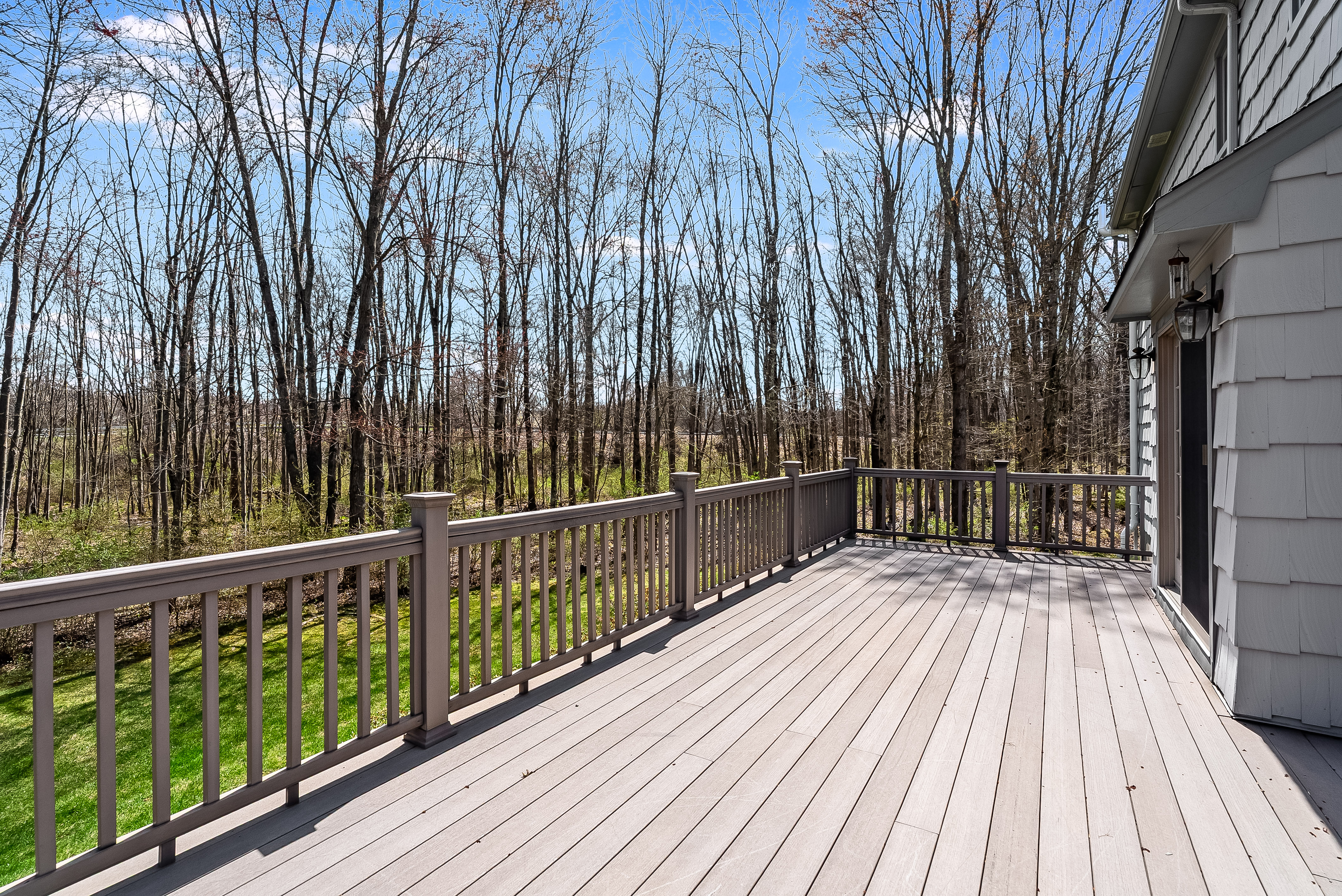  Exceptionally Maintained Tudor Style Colonial - 物件實景