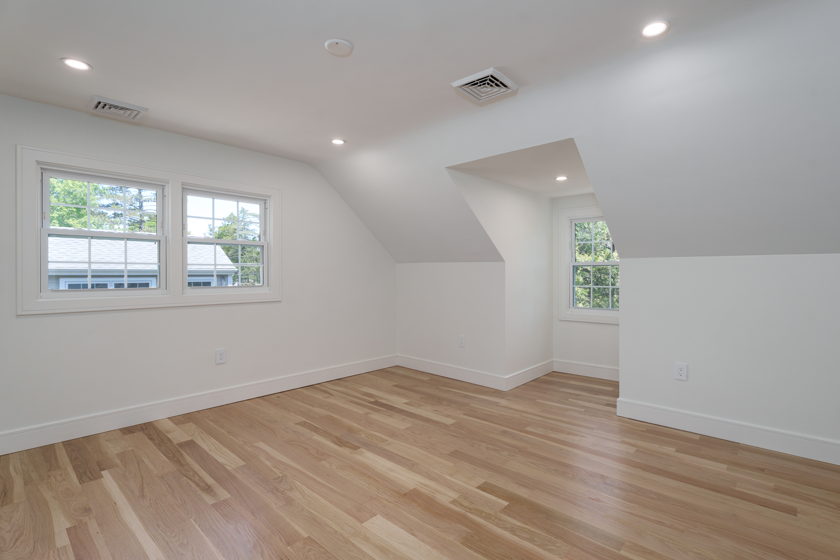  Design-Savvy Renovation Steps from Nature and Town - 物件實景